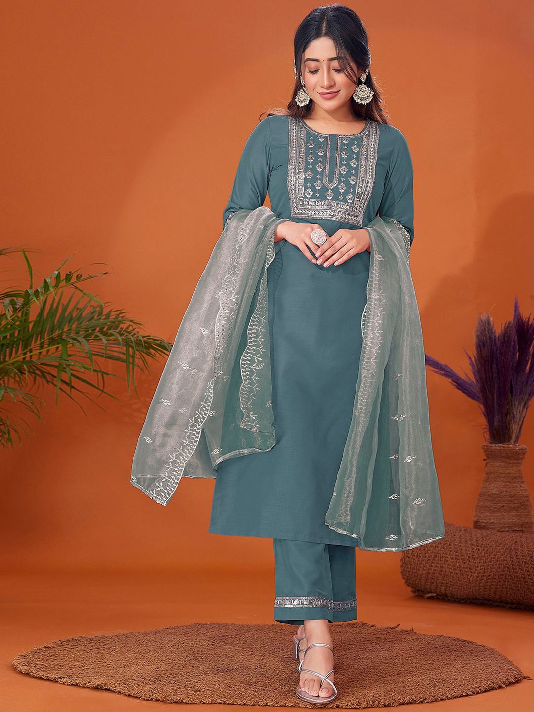 SANISA Women Ethnic Motifs Embroidered Kurta with Trousers & Dupatta