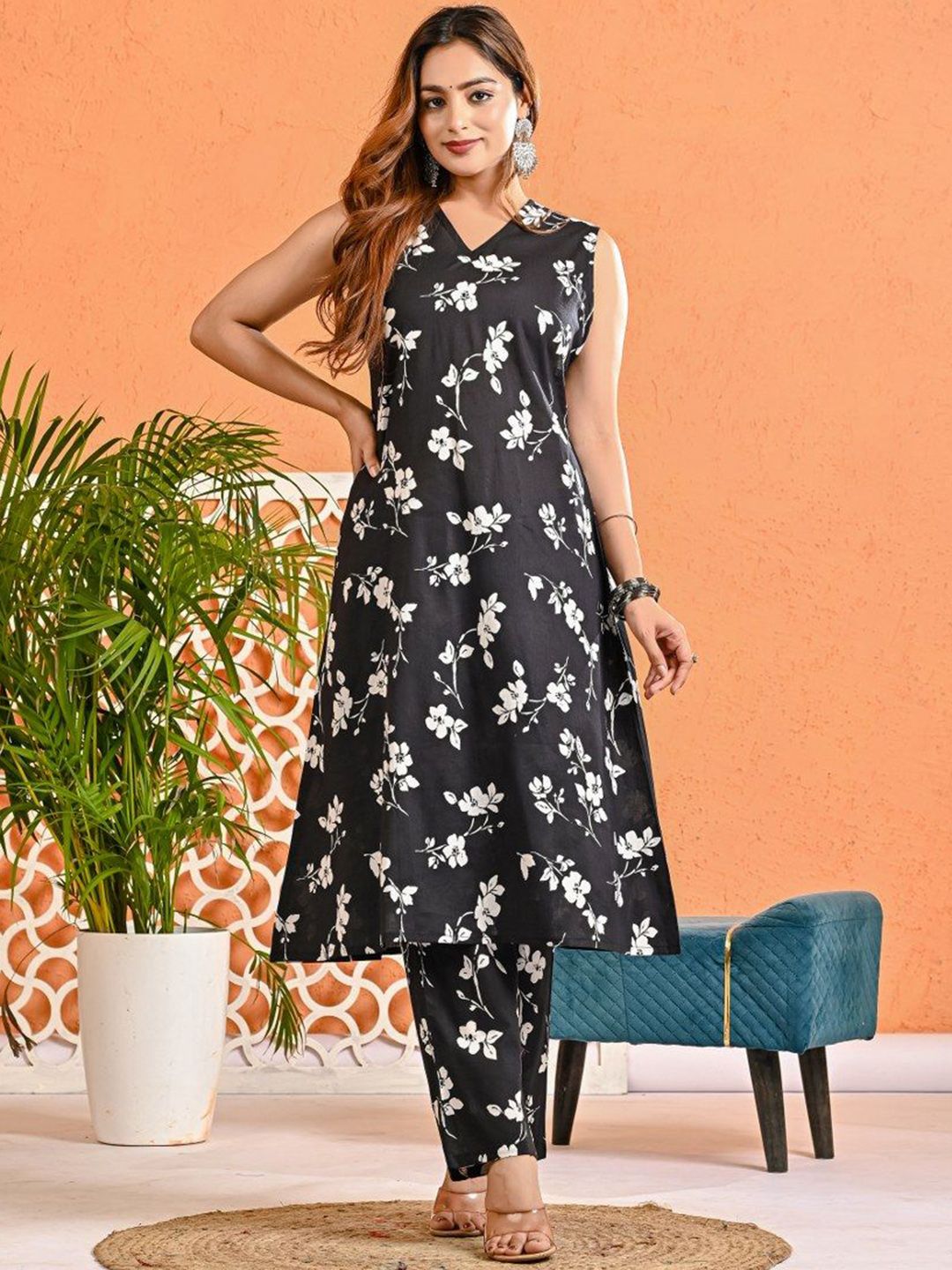 Khatri Creations Printed V-Neck Pure Cotton Top With Palazzos Co-Ords-picture-28