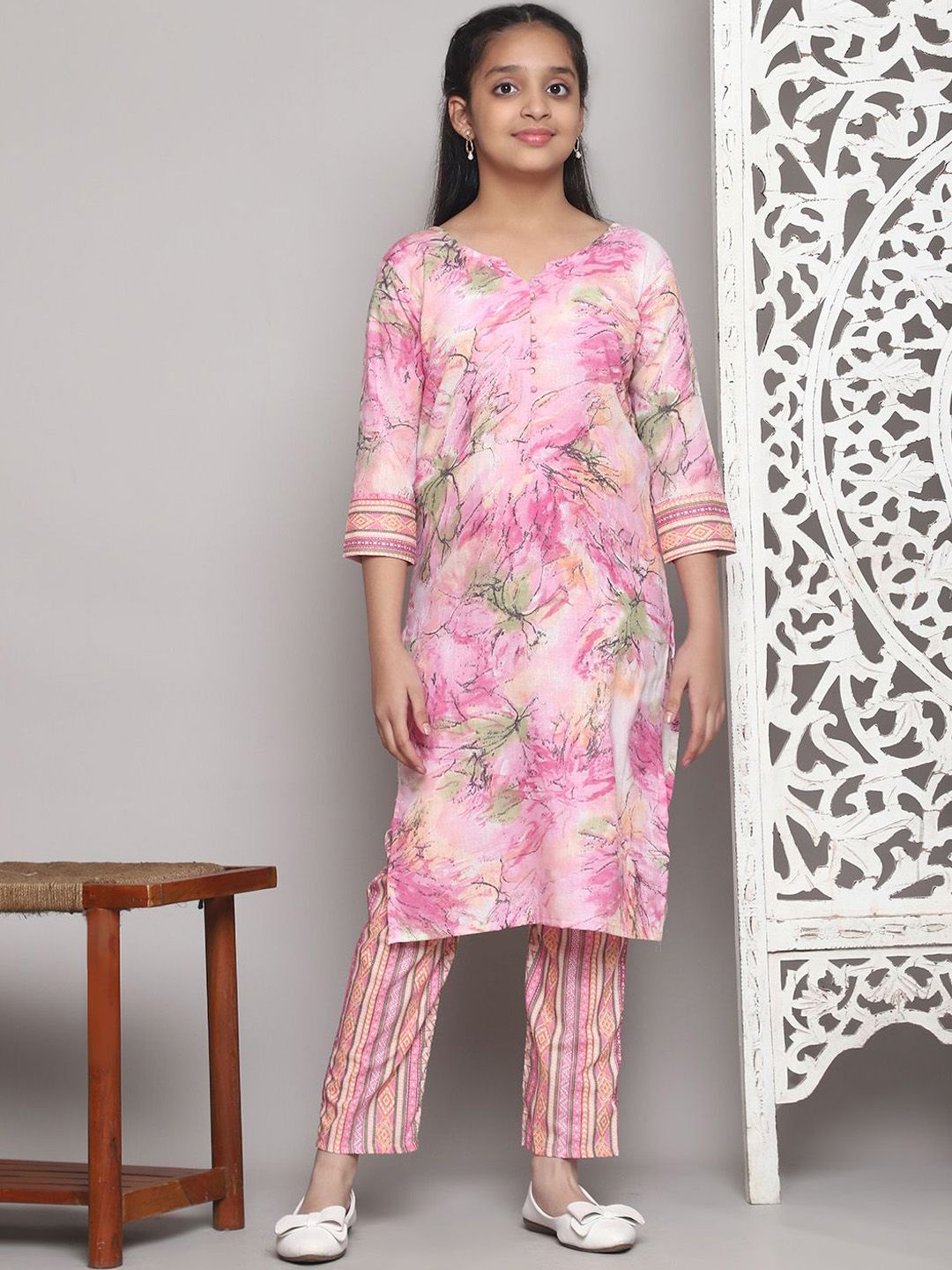 Bholukart Girls Floral Printed Notch Neck Straight Kurta With Trousers-picture-16