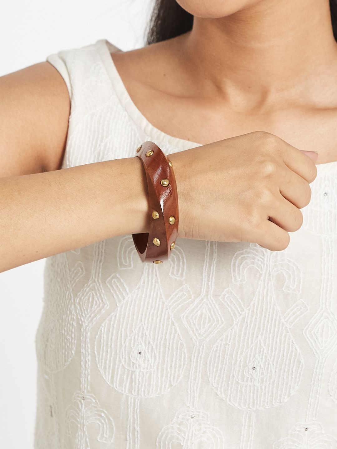 ATIBELLE Set Of 4 Gold-Plated Beaded Twisted Shaped Wooden Bangles