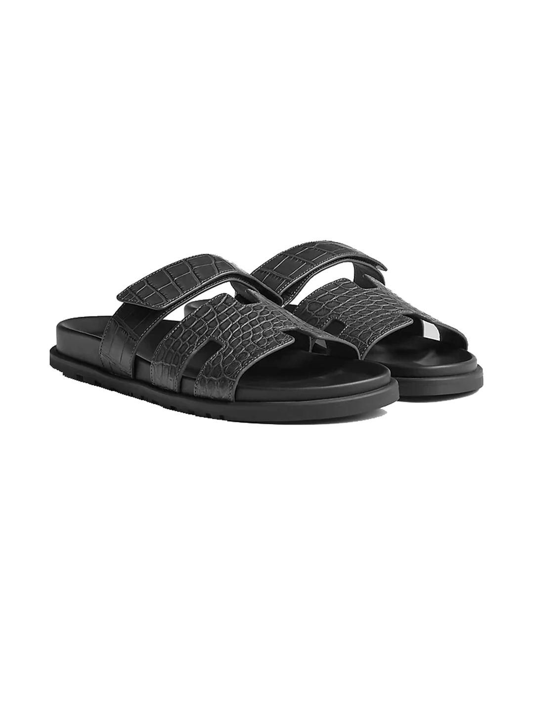 ITALIAN SHOES CO Black Flip Flops-image-36