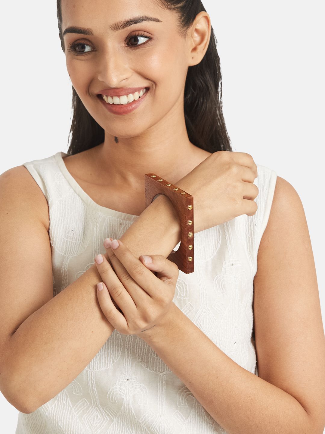 ATIBELLE Set Of 4 Gold-Plated Beaded Twisted Shaped Wooden Bangles