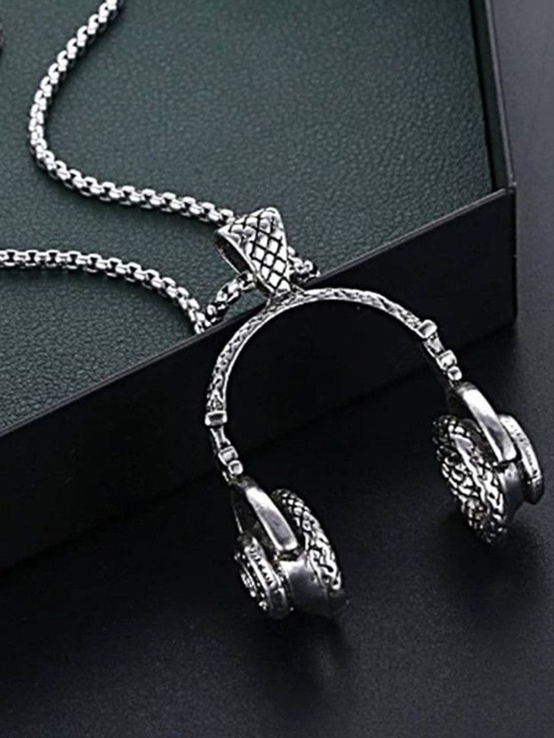 kazare Unisex Contemporary Shaped Pendant With Chain-picture-26