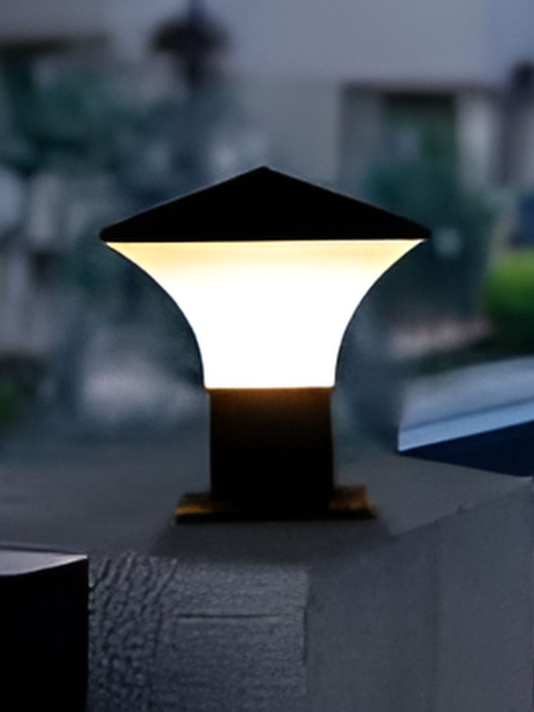 KINIS Black Abstract Shaped Weatherproof & Rust-Resistant Outdoor Pole Lamp