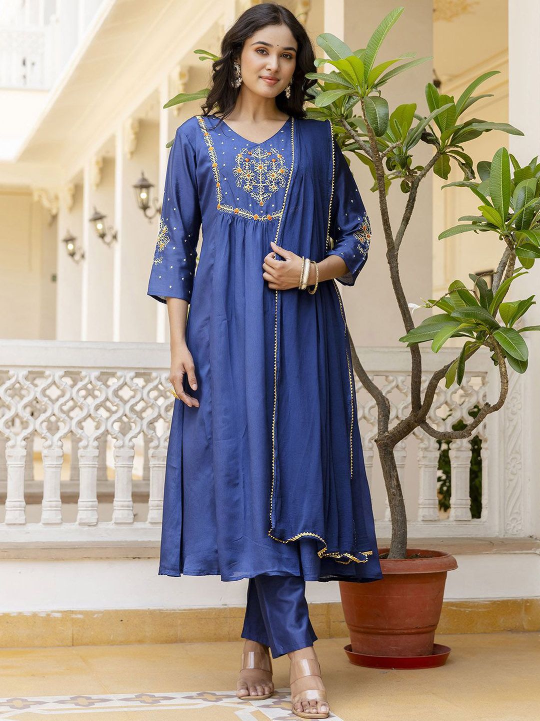 Navlik Women Floral Embroidered Thread Work Kurta with Trousers & With Dupatta