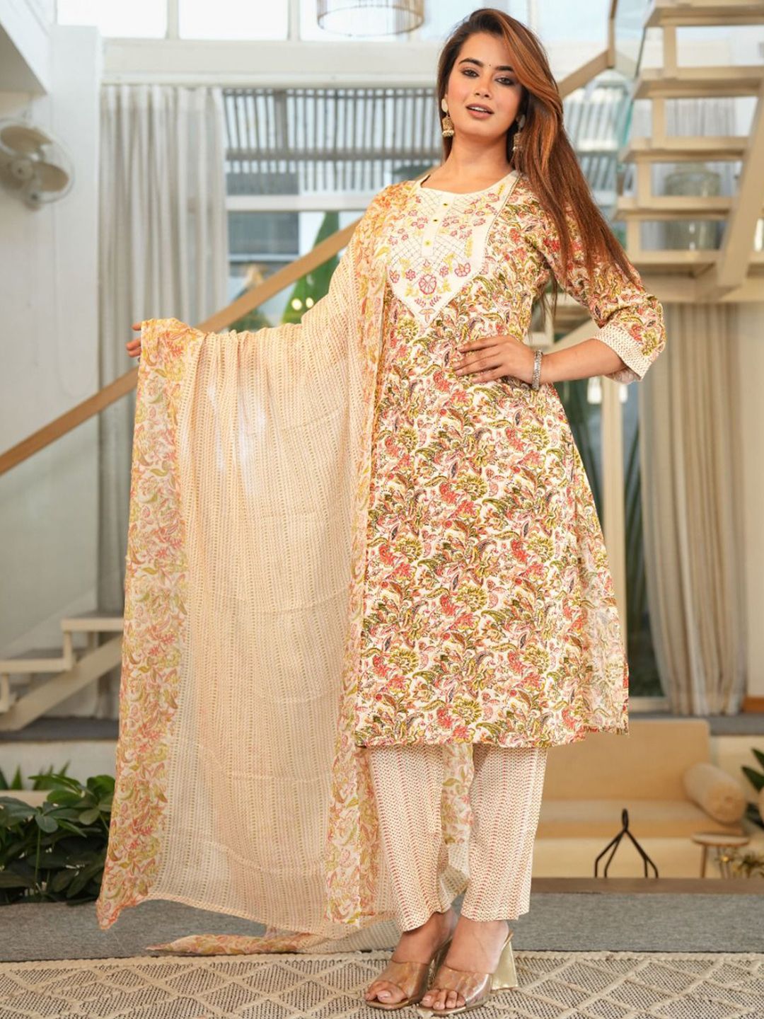 ARANGETRAM Floral Printed Thread Work Kurta With Trousers & Dupatta