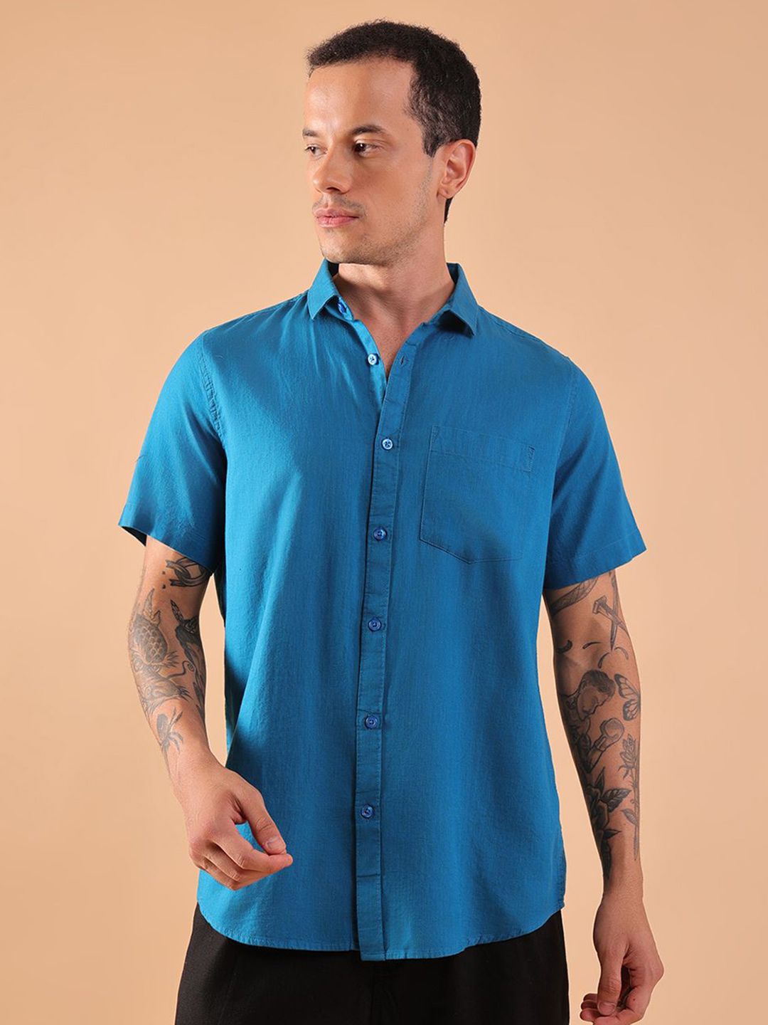 HangerLoop Men Solid Spread Collar Casual Shirt-picture-23