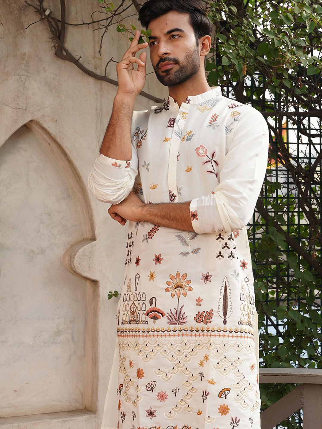 Jompers Men Ethnic Motifs Embroidered Festive Silk Straight Kurta