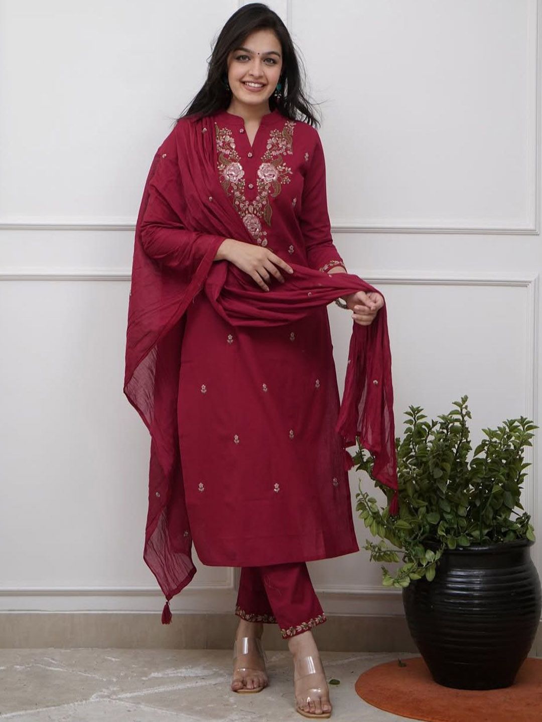JAPNAAM Floral Embroidered Thread Work Straight Kurta With Trousers & Dupatta