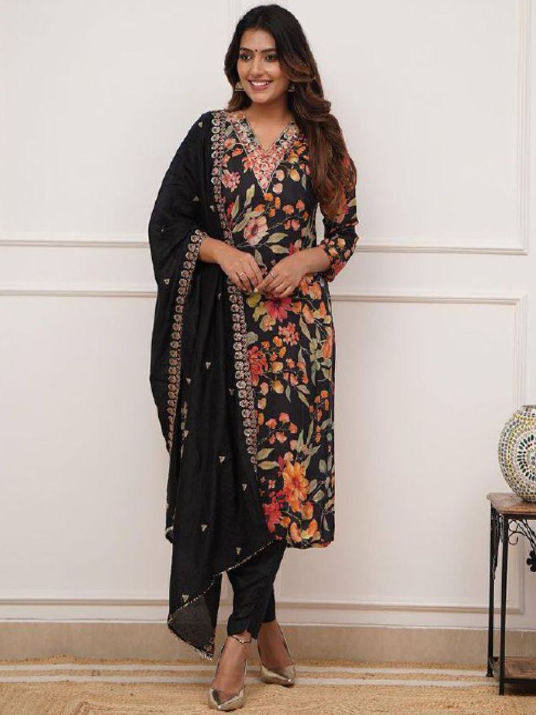 JAPNAAM Women Floral Printed Kurta with Churidar & Dupatta