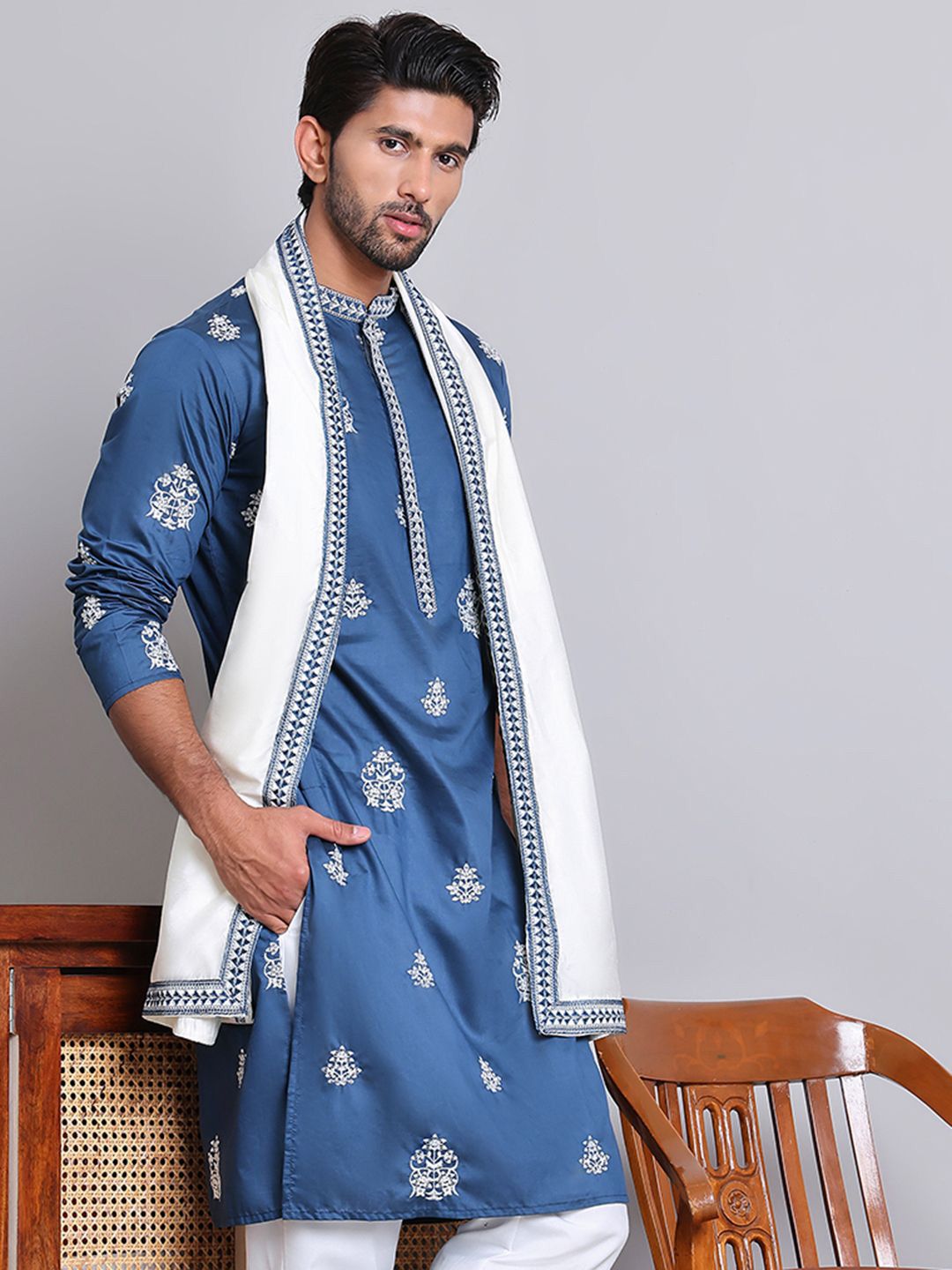 Jompers Men Floral Embroidered Sequinned Kurta-picture-48