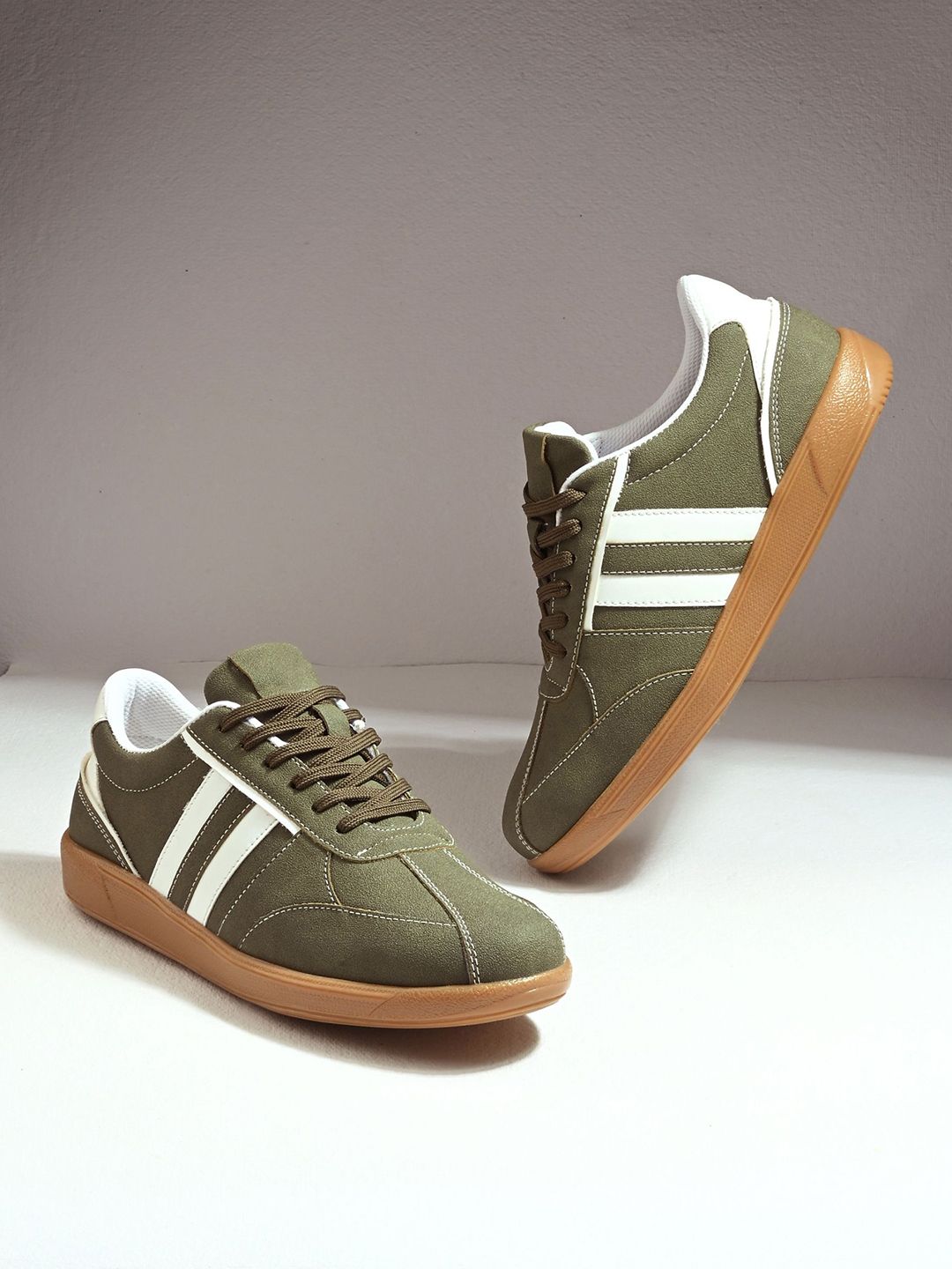 The Roadster Lifestyle Co Men Textured Sneakers-picture-19