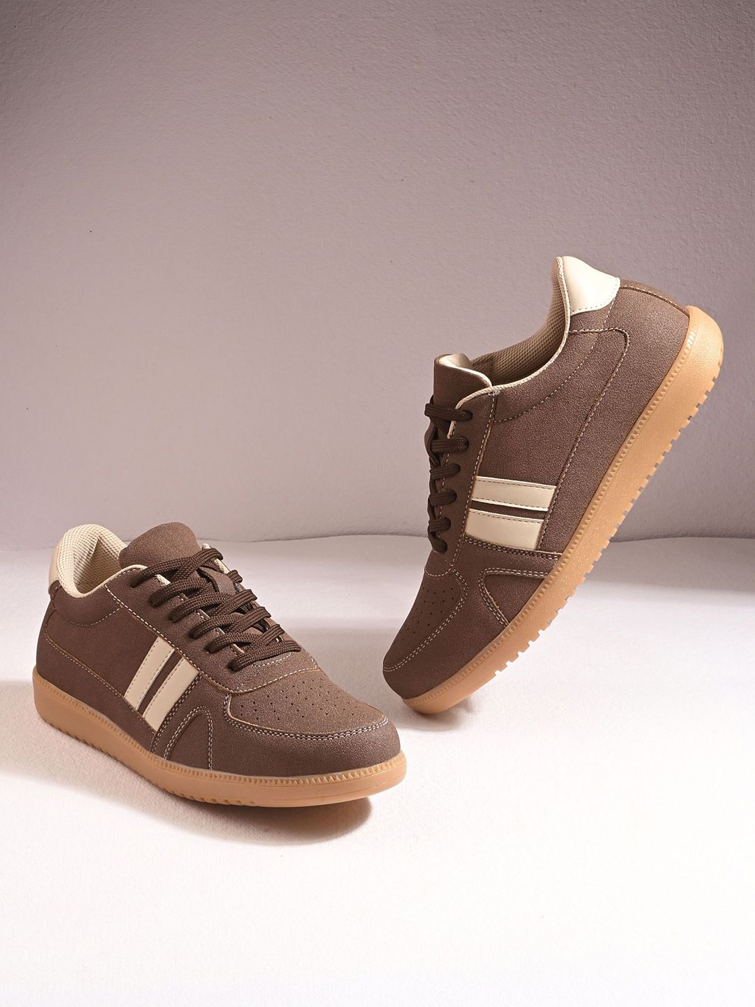 The Roadster Lifestyle Co Men Textured Sneakers-picture-14