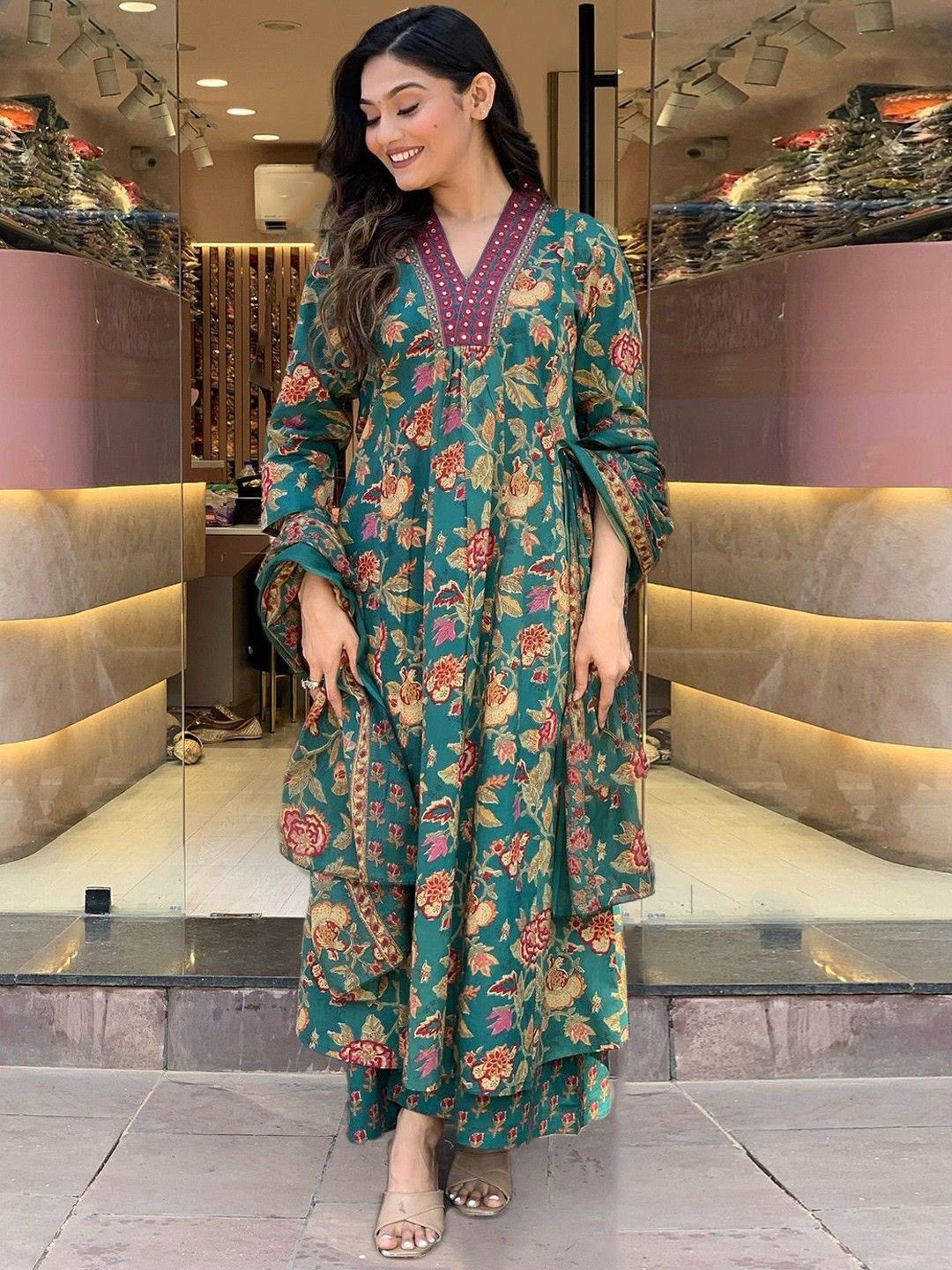 Art Avenue Women Floral Printed Regular Pure Cotton Kurta with Palazzos & With Dupatta