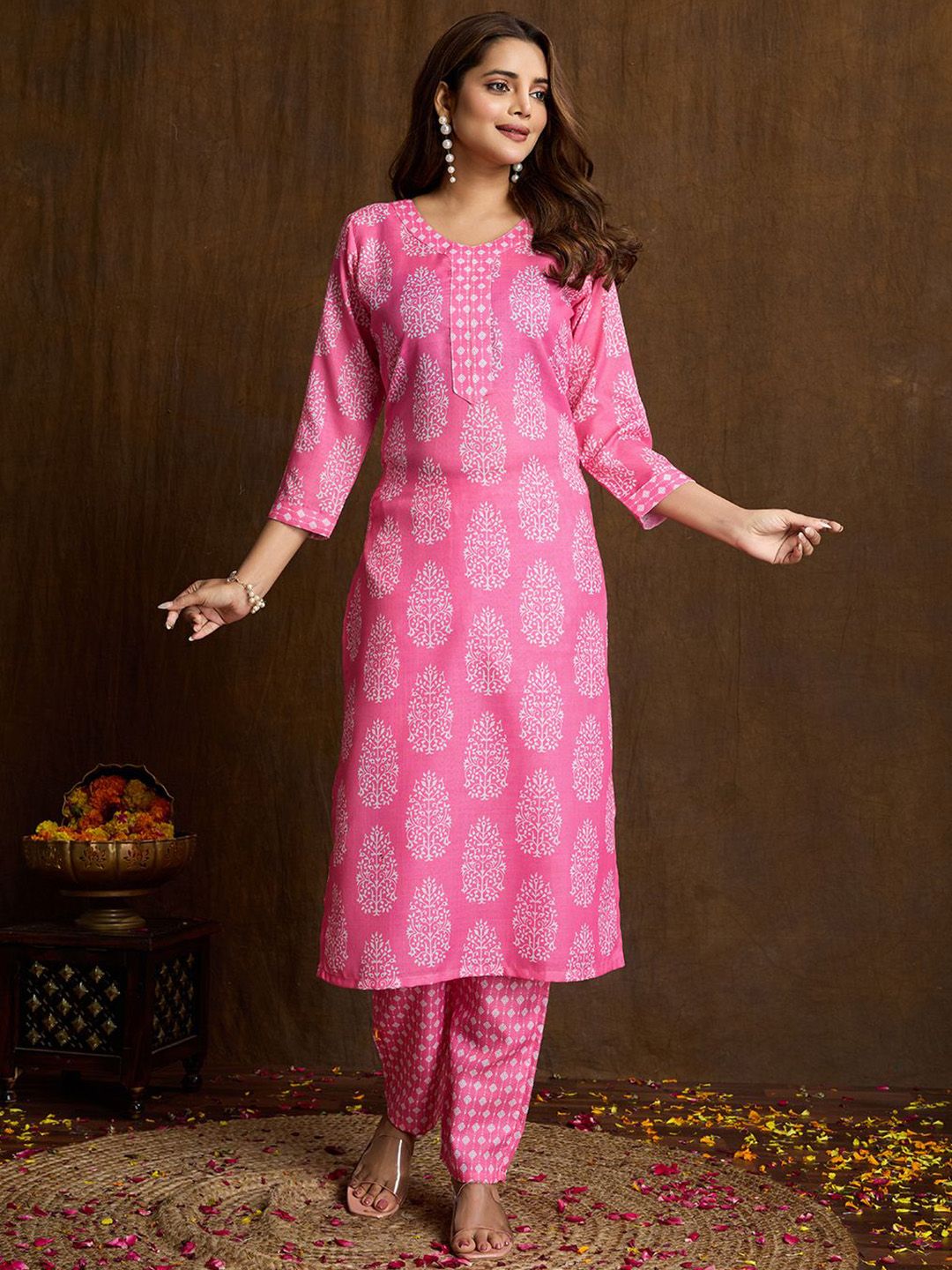 Women Basket Floral Printed Pure Cotton V-Neck Straight Kurta With Trousers
