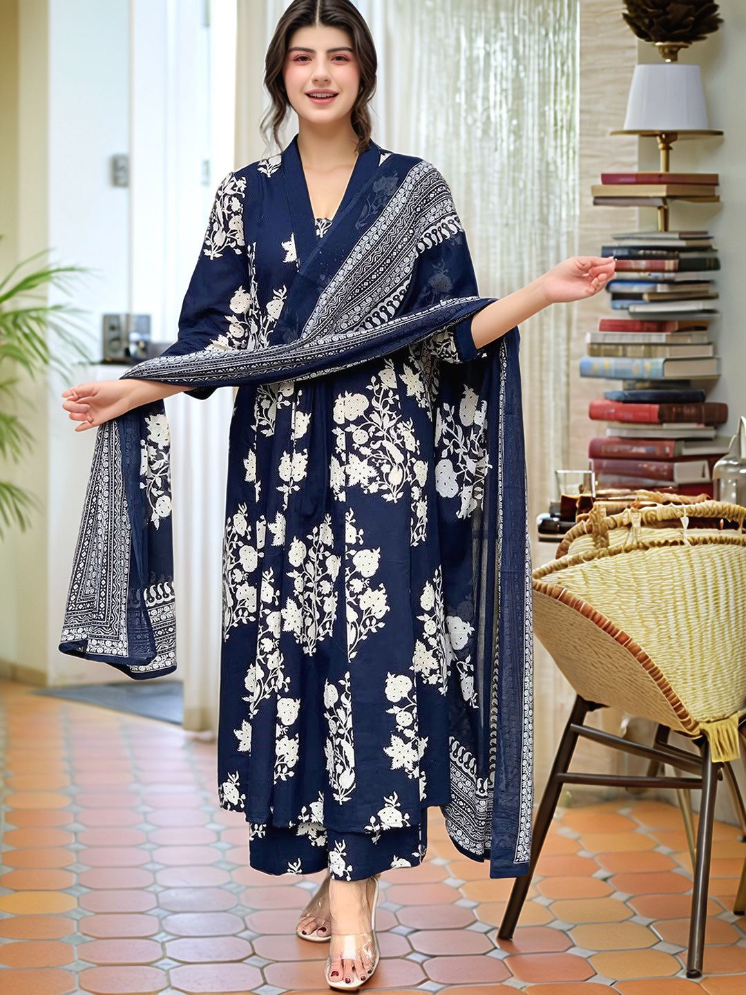 Aaghnya Women Floral Printed Kurta with Palazzo & Dupatta