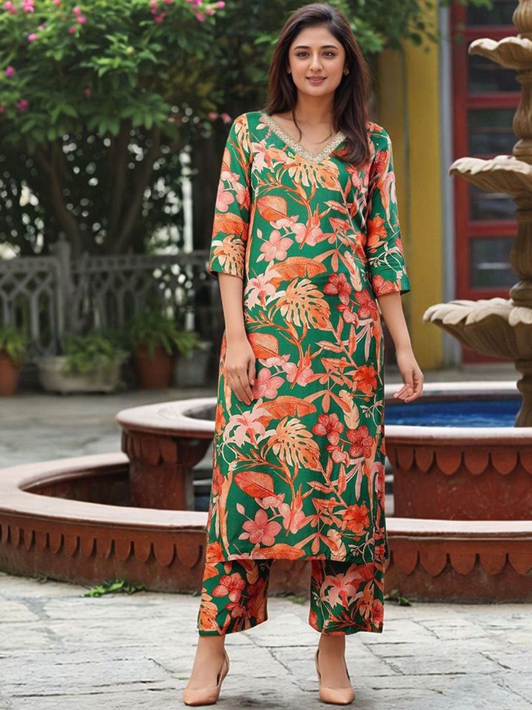 Aaghnya Women Floral Printed Kurta with Palazzo