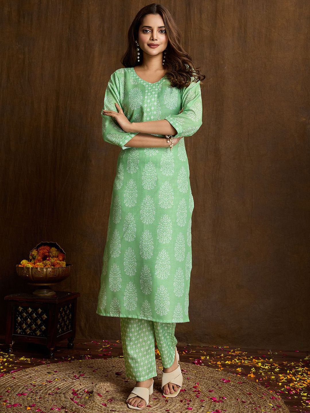 Women Basket Women Ethnic Motifs Printed Pure Cotton Kurta with Trousers Kurta Sets