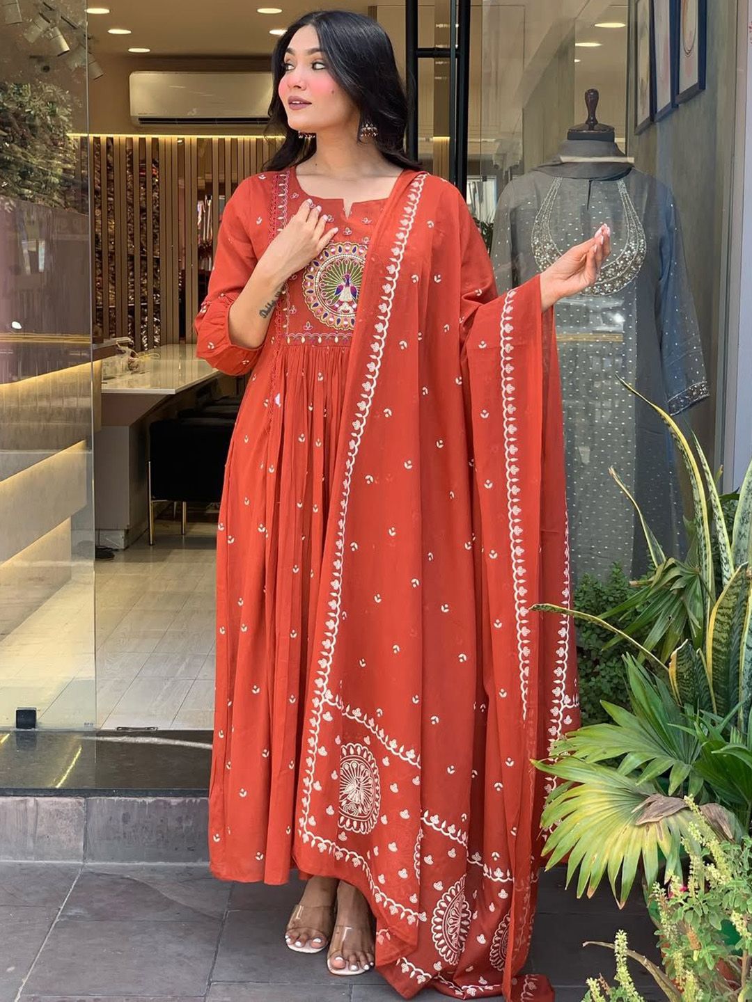 SINGNI Women Floral Embroidered Round Neck Regular Kurta Trousers With Dupatta