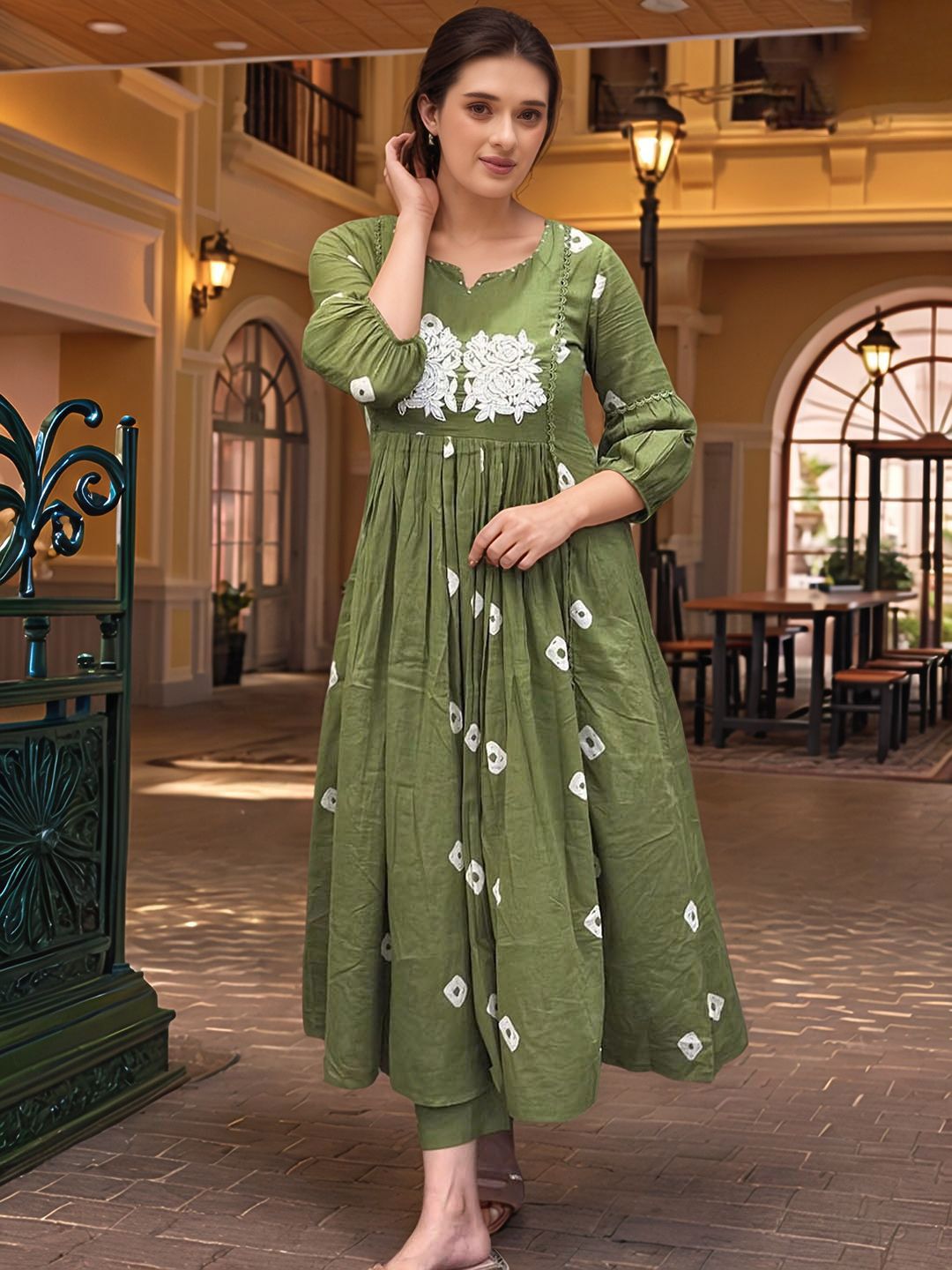 Aaghnya Women Ethnic Motifs Embroidered Kurta with Trousers
