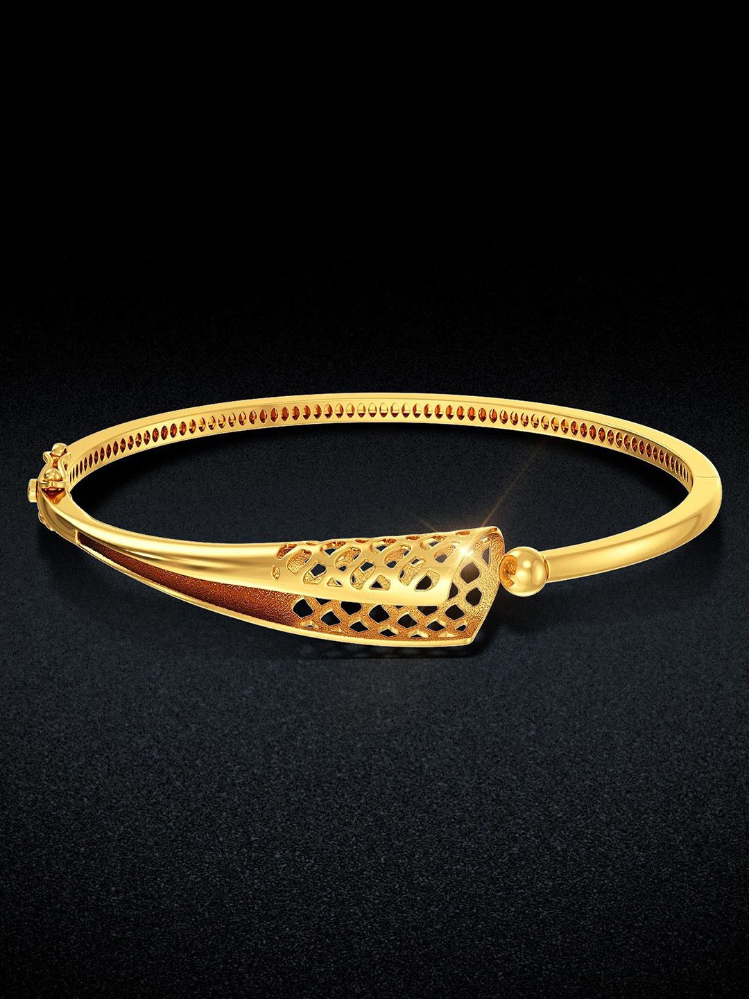 Joyalukkas Textured Twirl Gold Bracelet-picture-24