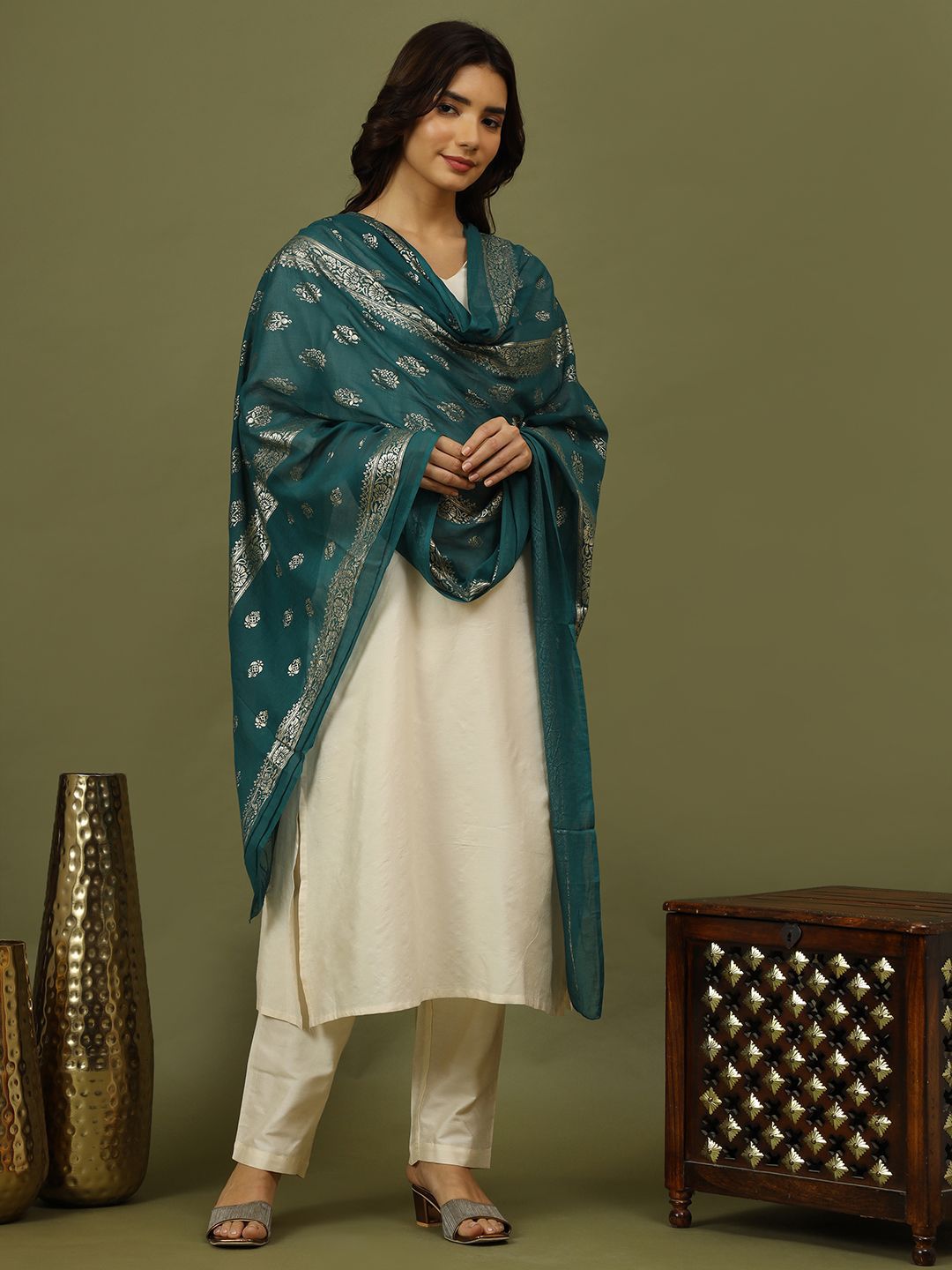 Sangria Women Solid Kurta with Trousers & Dupatta