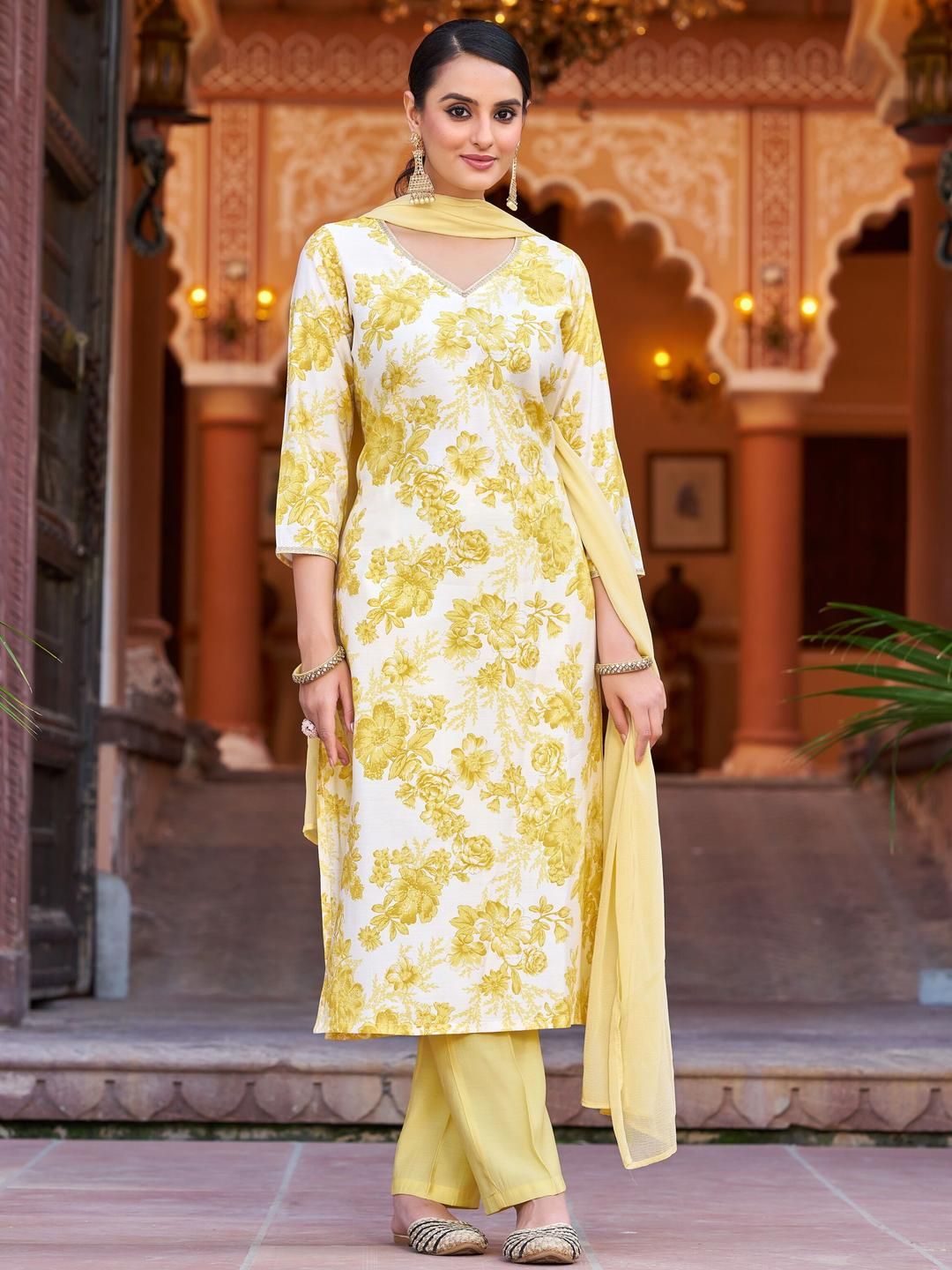 Moda Rapido Women Floral Printed Regular Gotta Patti Kurta with Trousers & With Dupatta