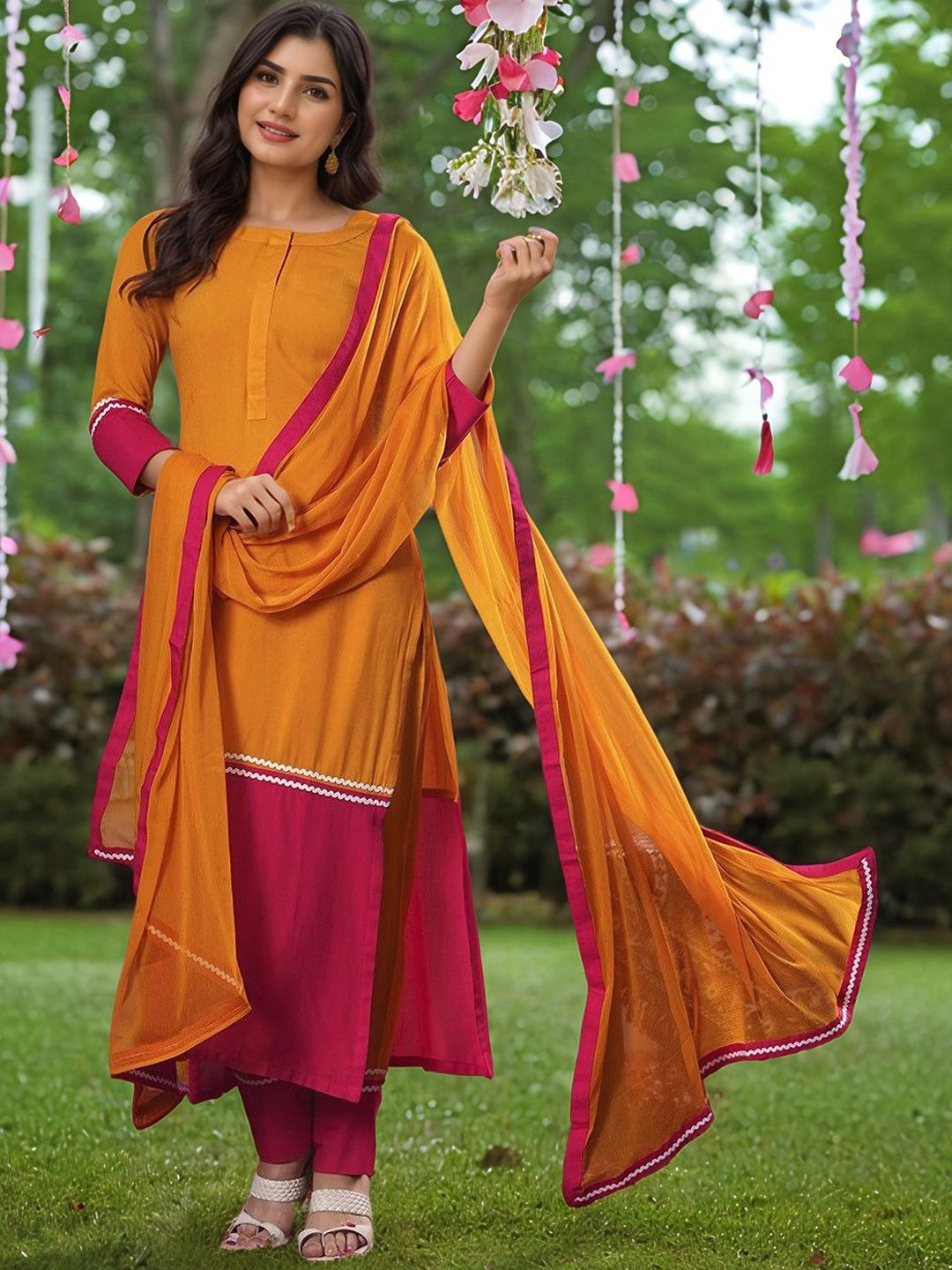 Aaghnya Women Colourblocked Regular Kurta with Trousers & Dupatta