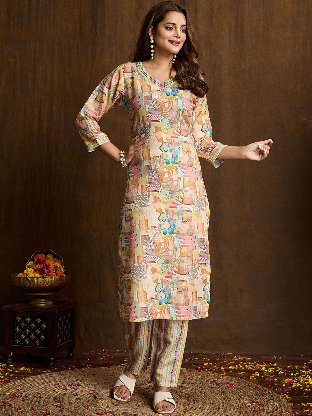 Women Basket Abstract Printed Pure Cotton V-Neck Straight Kurta With Trousers