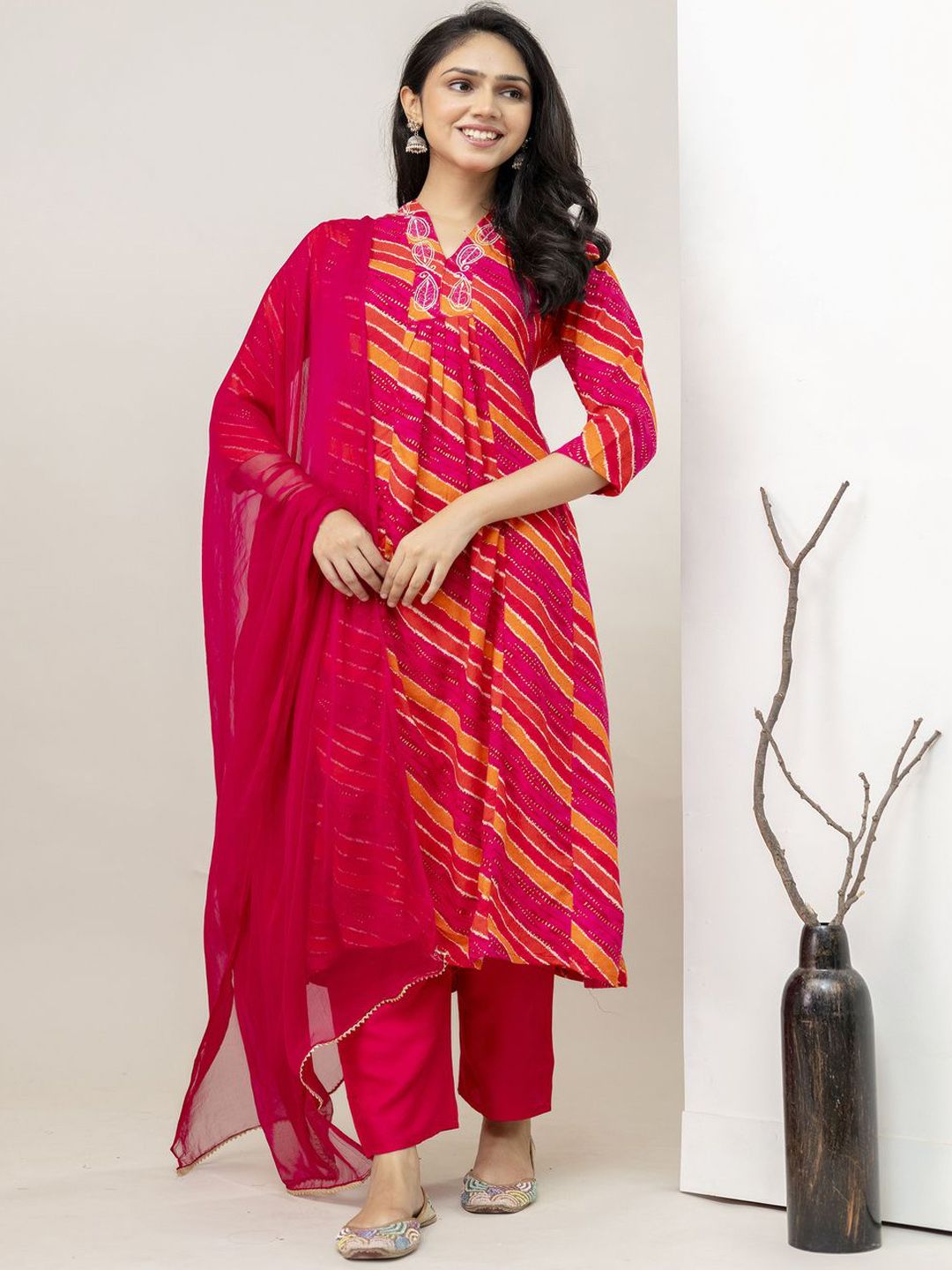 SINGNI Women Printed Regular Kurta & Trousers With Dupatta
