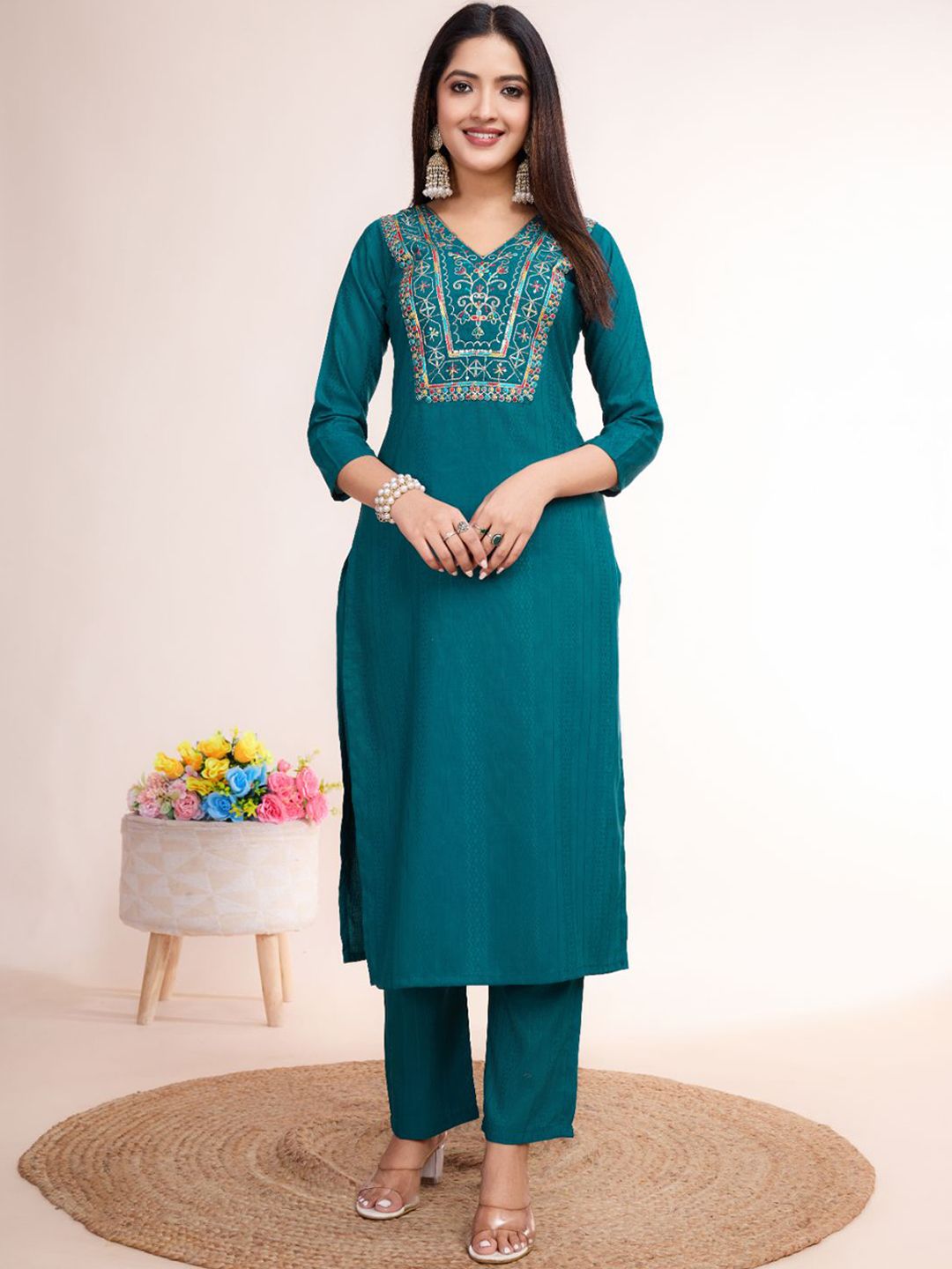 Women Basket Floral Embroidered Thread Work Jacquard V-Neck Straight Kurta With Trousers
