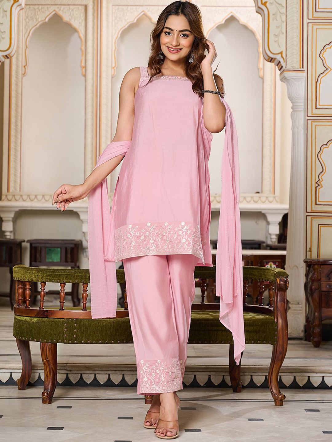 VIBE VISION Women Embroidered Thread Work Kurta with Trousers & Dupatta