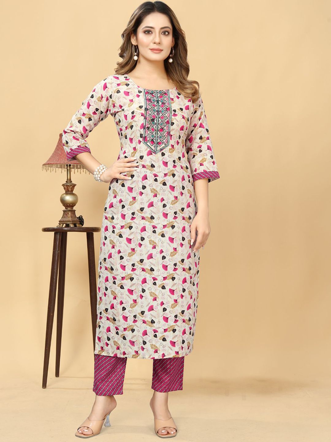 Women Basket Floral Printed Round Neck Patchwork Straight Kurta With Trousers