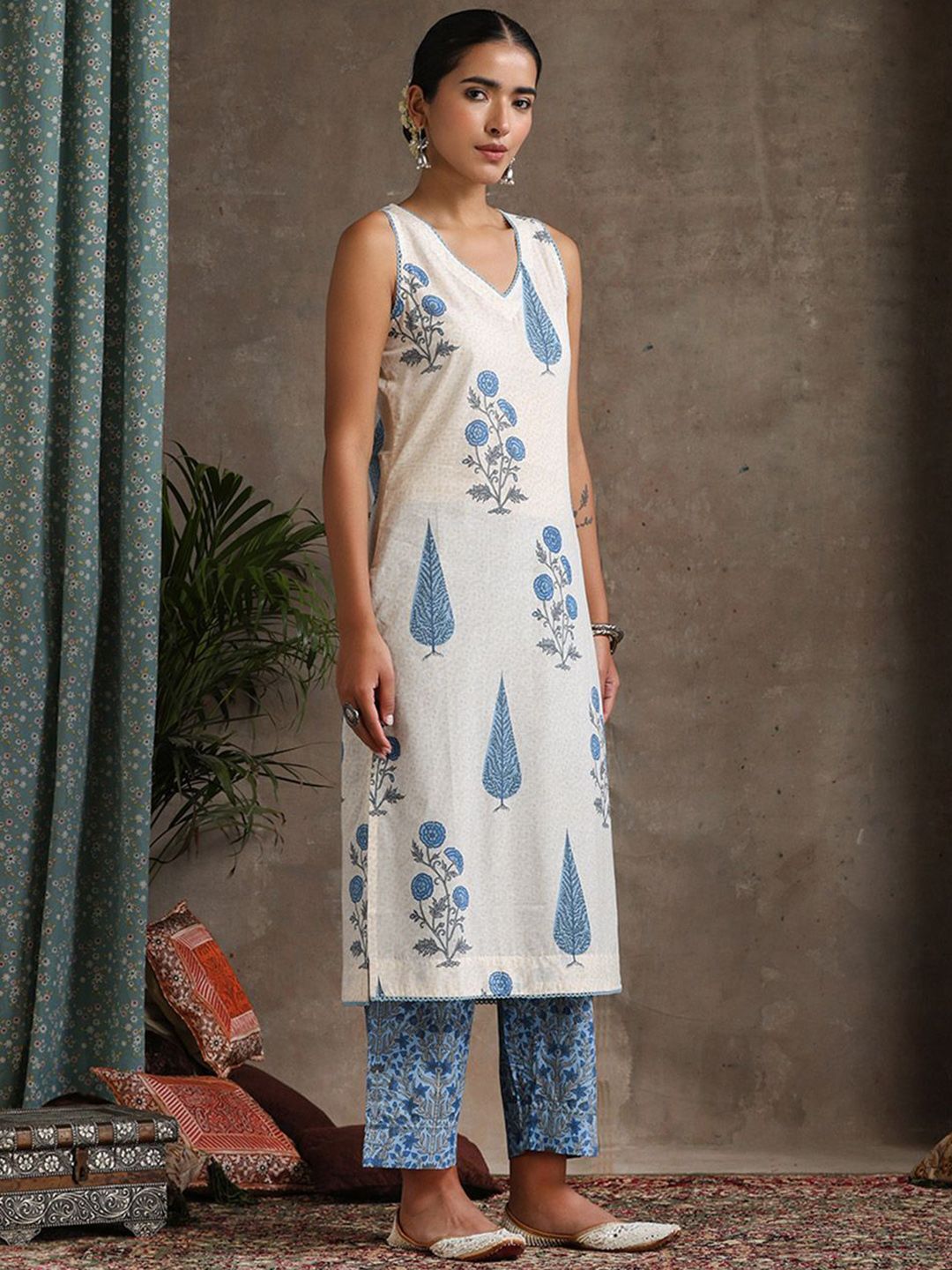 V.S.Creation Floral Printed V-Neck Sleeveless Straight Kurta With Trousers & Dupatta