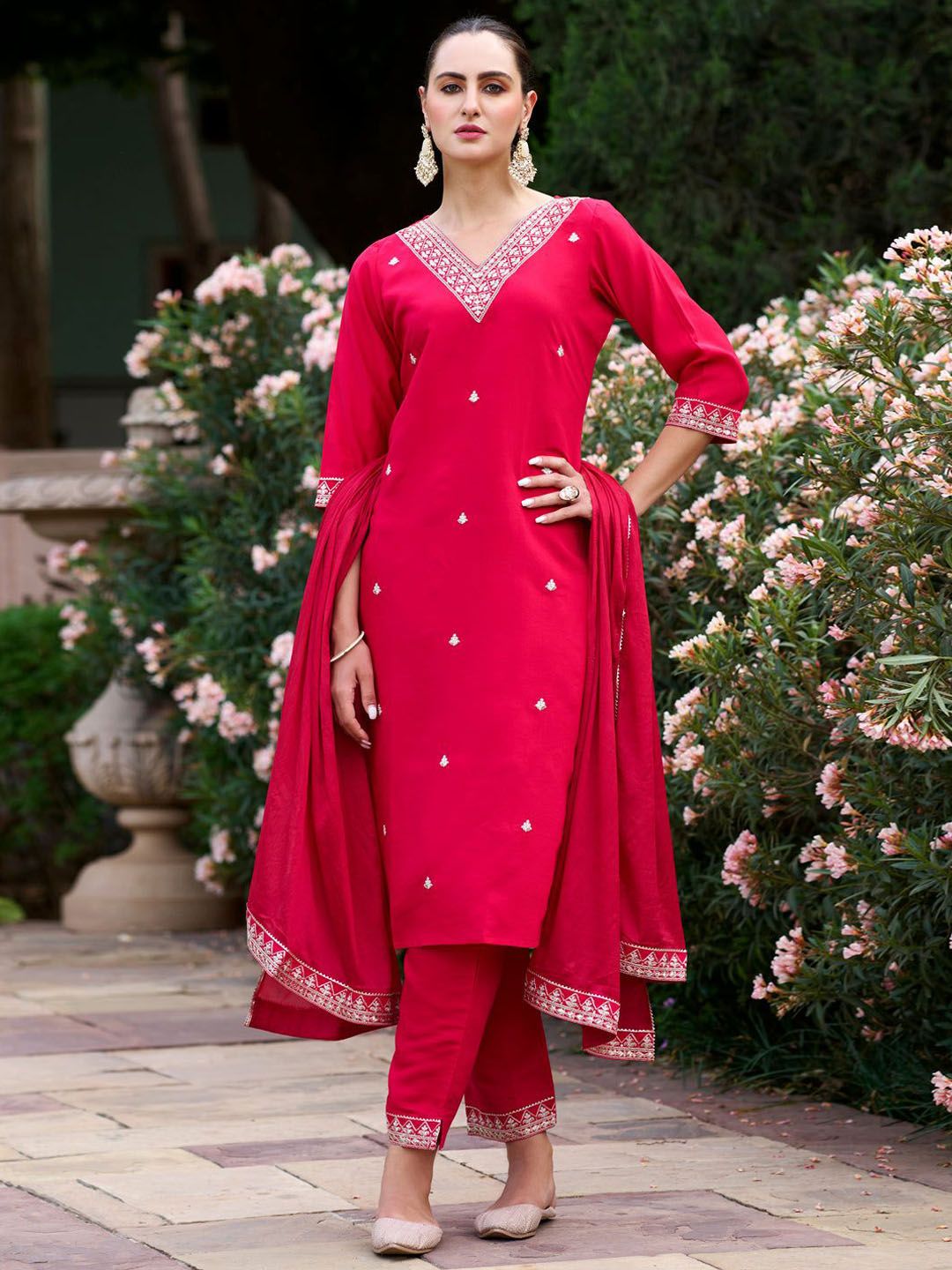 KOTRONS Women Ethnic Motifs Embroidered Kurta with Trousers & Dupatta