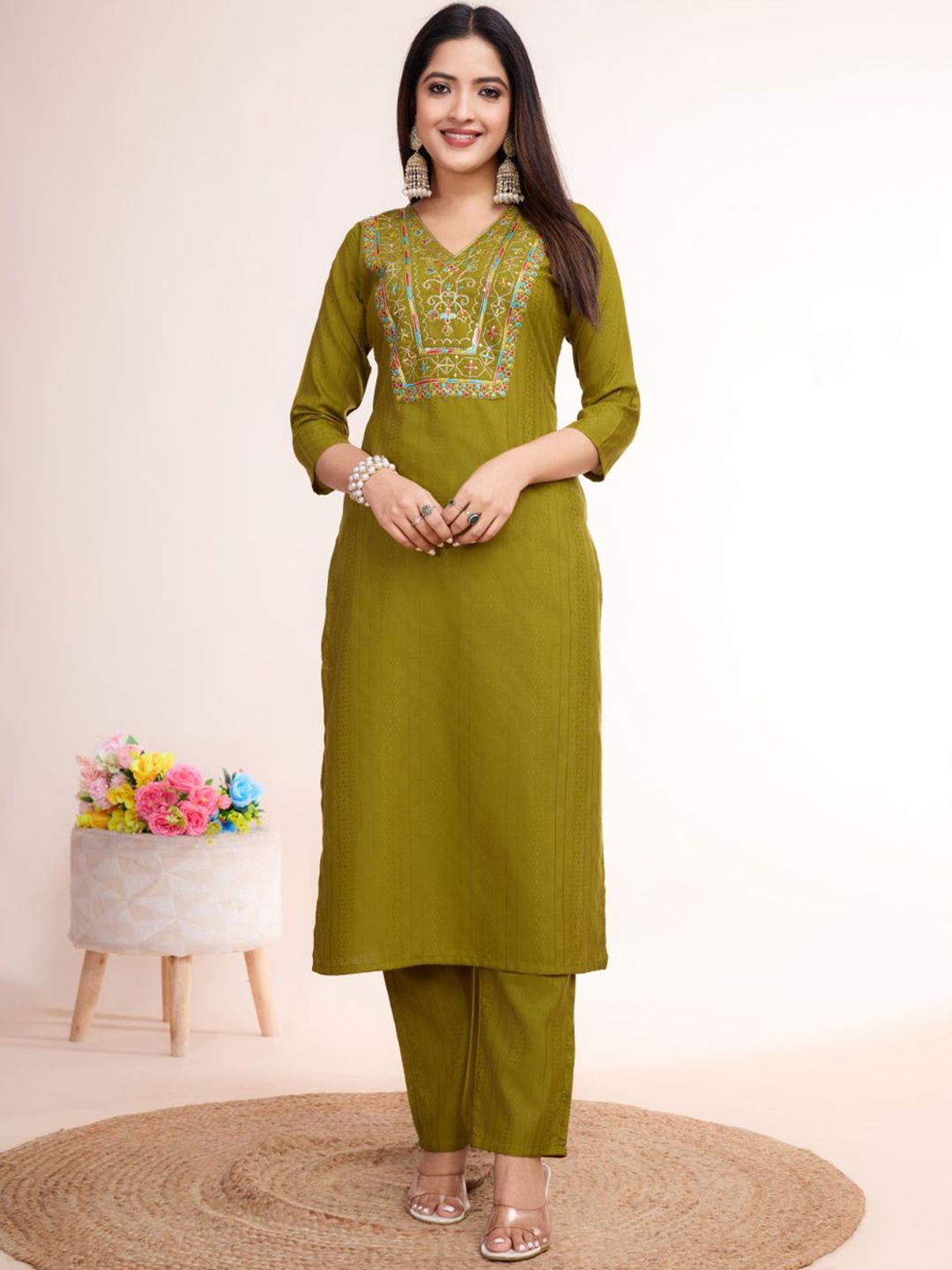 Women Basket Women Ethnic Motifs Embroidered Regular Thread Work Kurta with Trousers