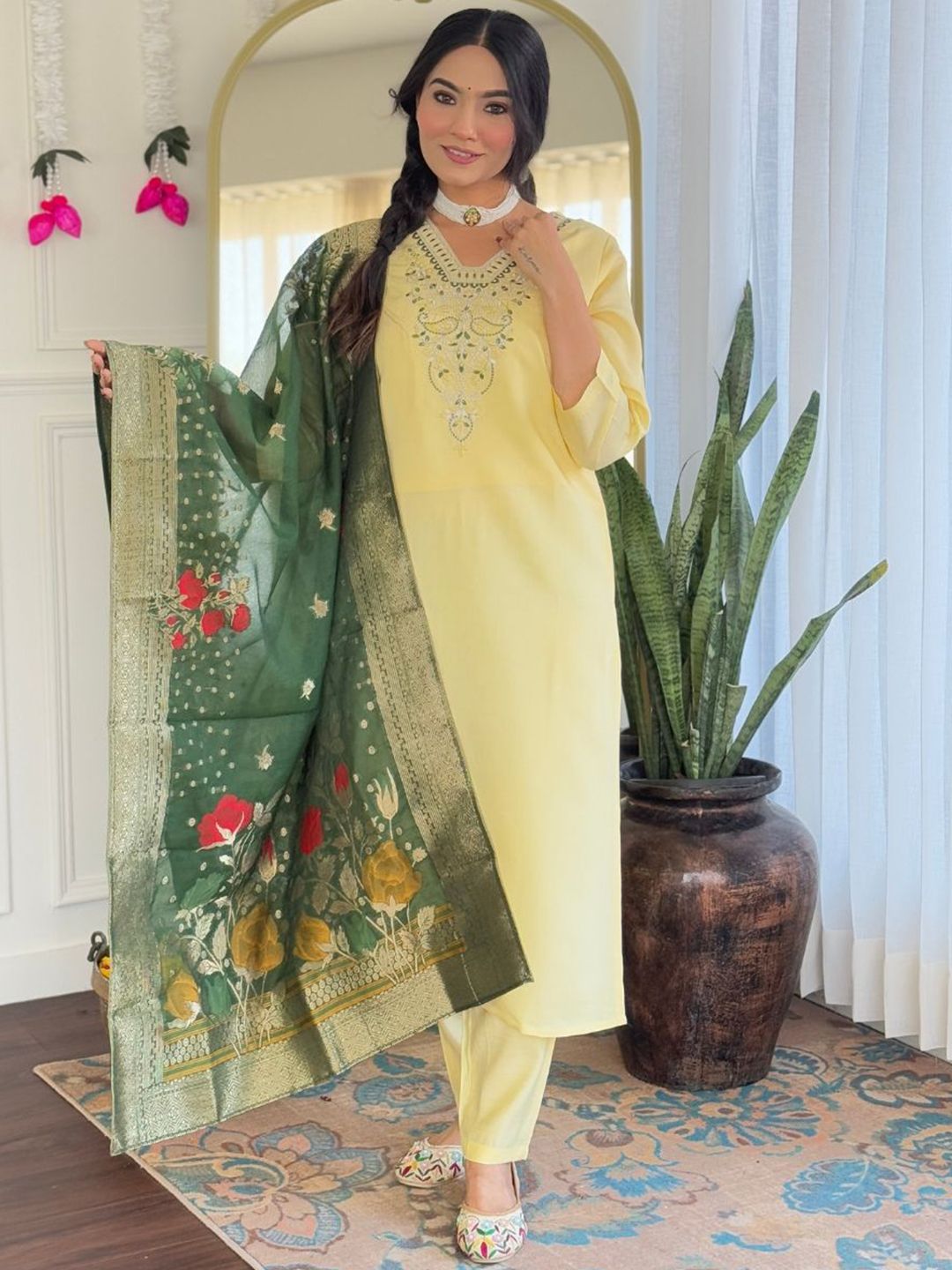 TWINS LADY Women Ethnic Motifs Embroidered  Kurta with Trousers & With Dupatta