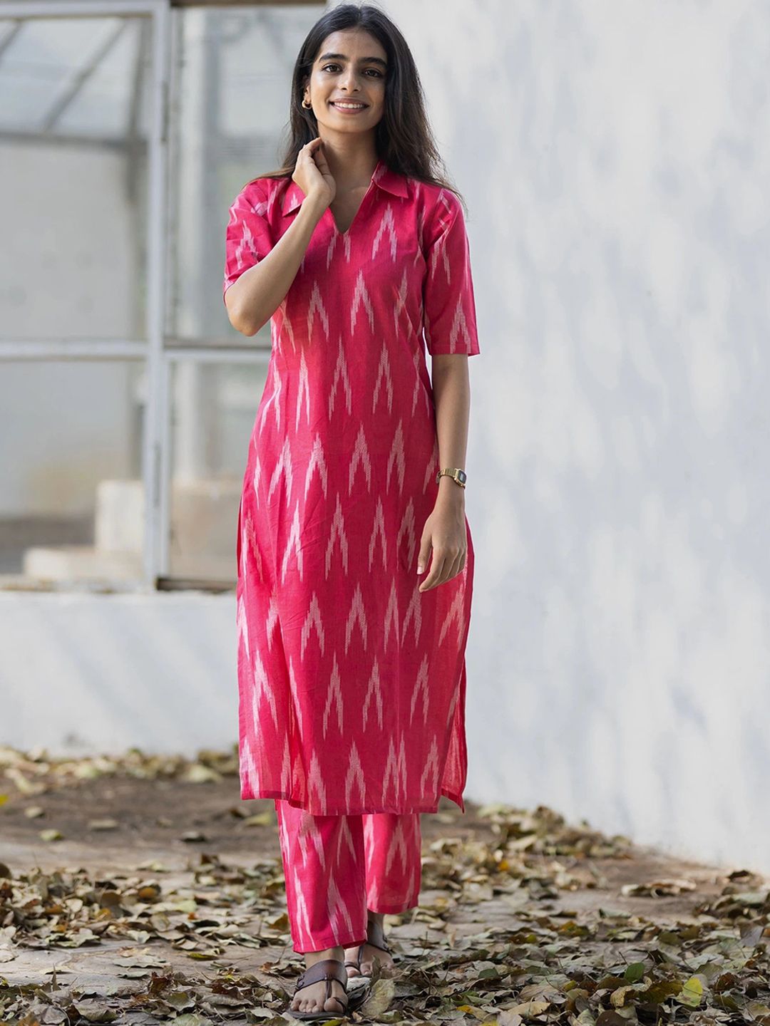 GoSriKi Women Chevron Printed Kurta with Trousers