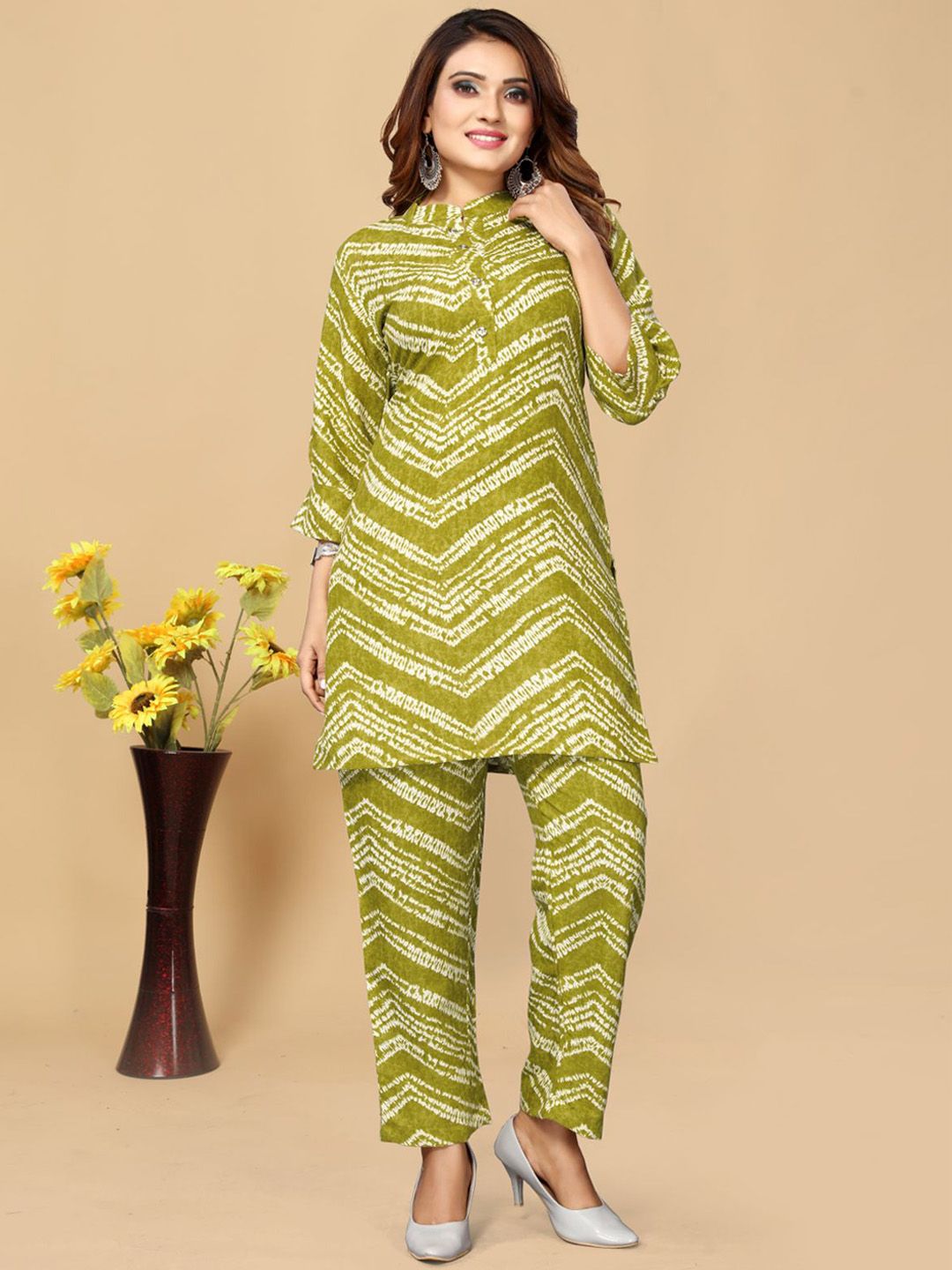 Women Basket Printed Mandarin Collar A-line Kurta With Trousers