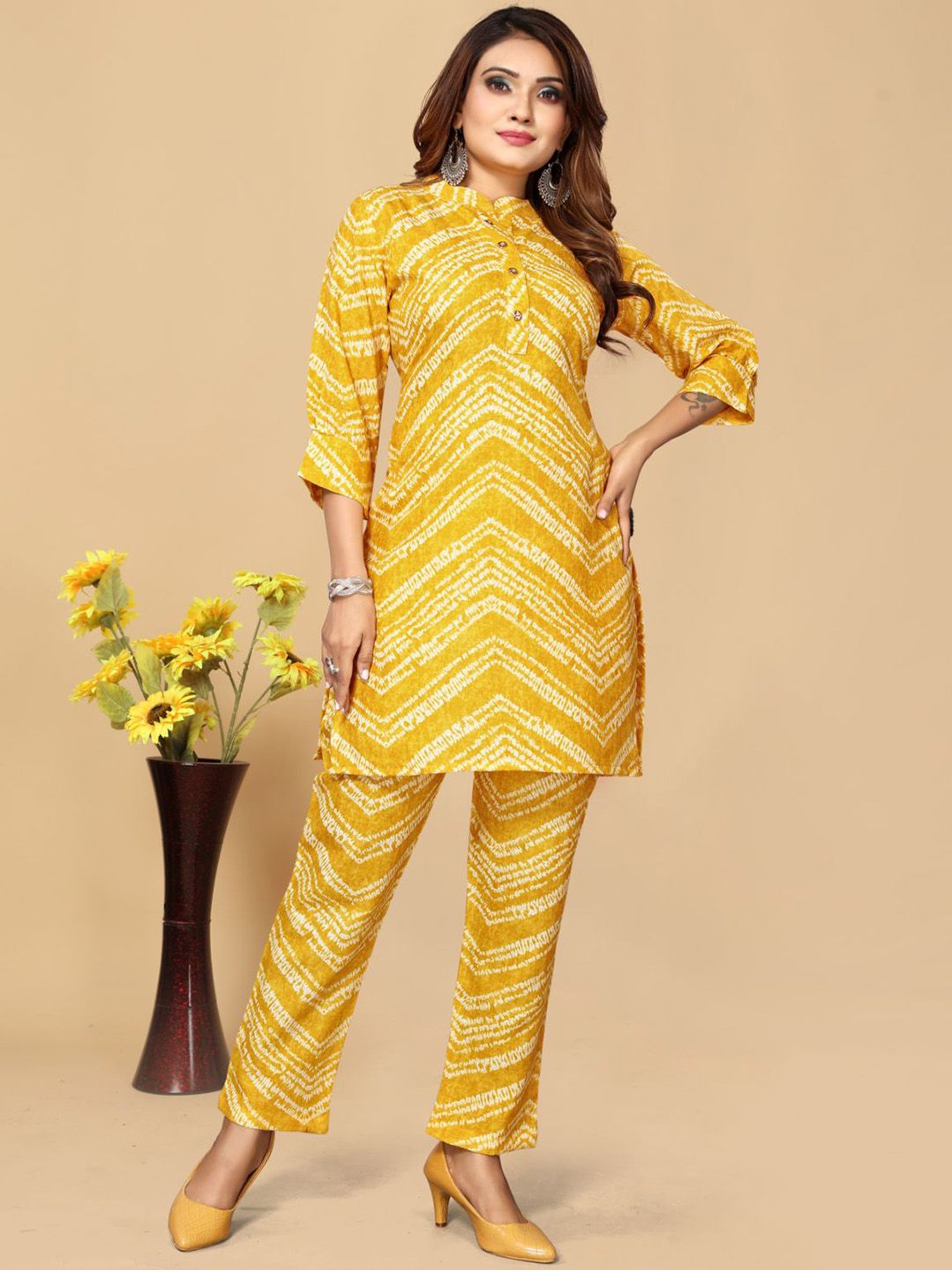 Women Basket Women Chevron Printed Regular Kurta with Trousers