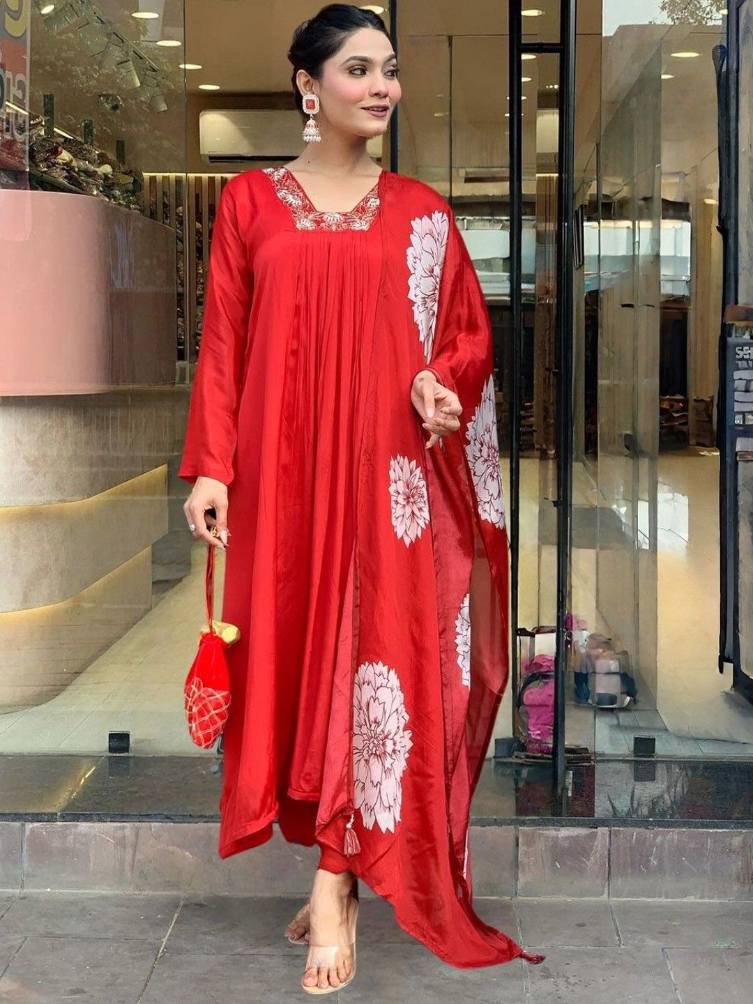 Siya Fashion Women Floral Embroidered Thread Work Kurta with Trousers & With Dupatta