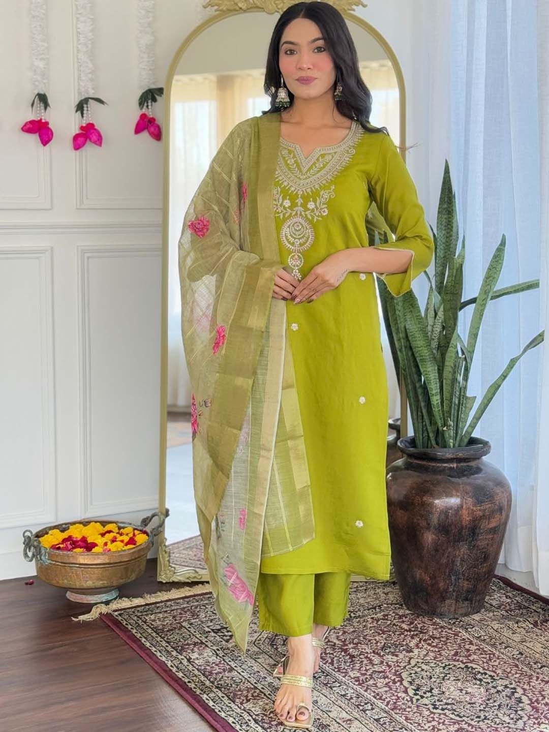 Siya Fashion Floral Embroidered Thread Work Straight Kurta With Trousers & Dupatta