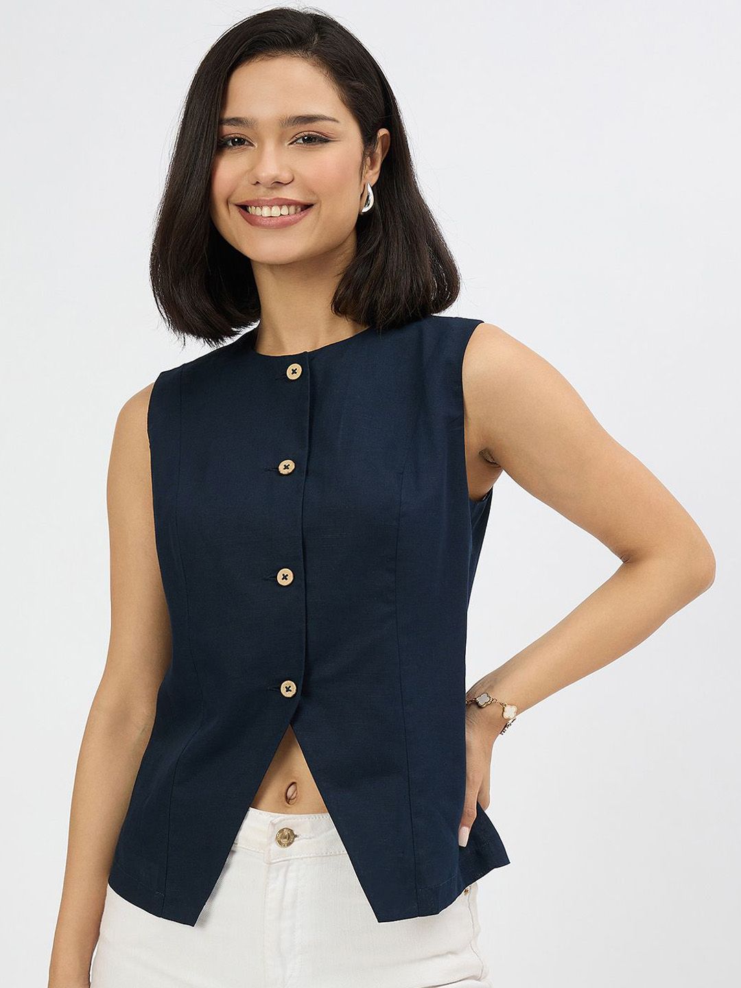 STYLE BLUSH Linen Structured-Fit Round-Neck Waistcoat-image-17