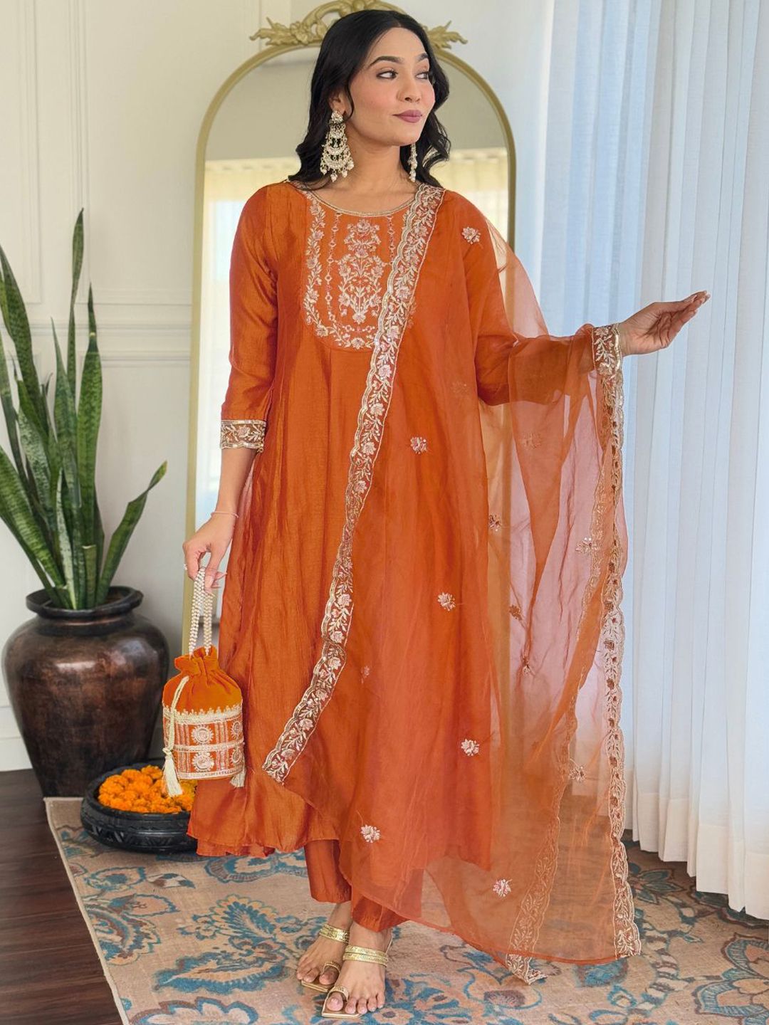 Siya Fashion Women Floral Embroidered Regular Thread Work Kurta with Trousers & Dupatta