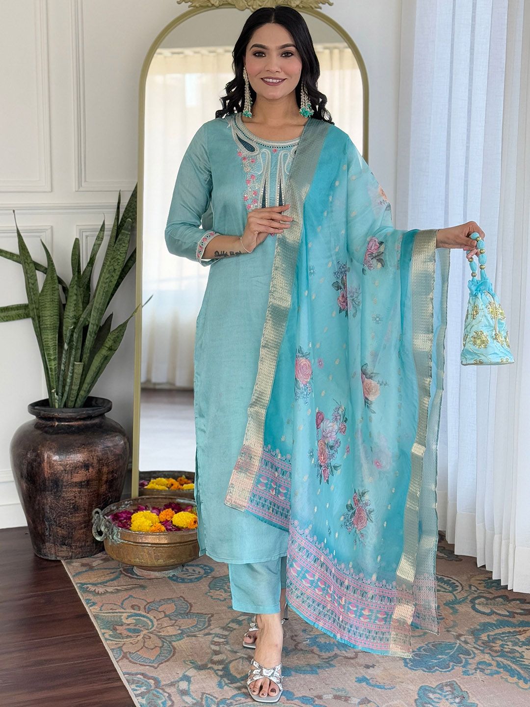 Siya Fashion Women Floral Embroidered Kurta with Trousers & Dupatta