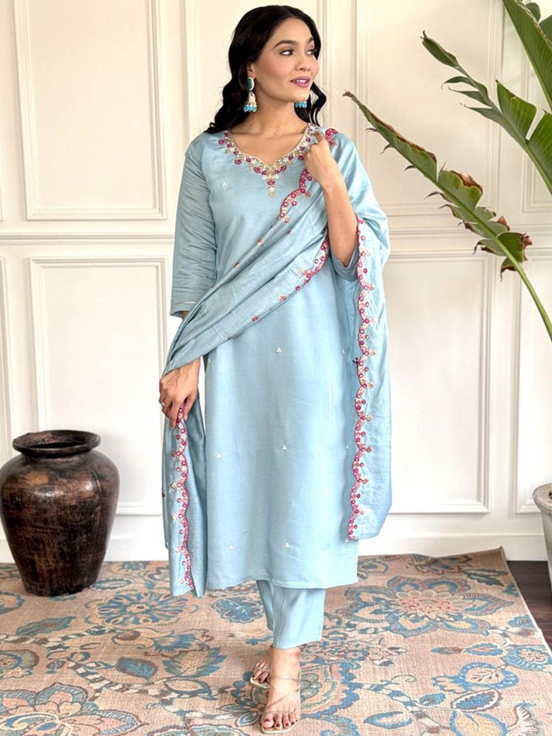 TWINS LADY Women Floral Embroidered Kurta with Trousers & Dupatta