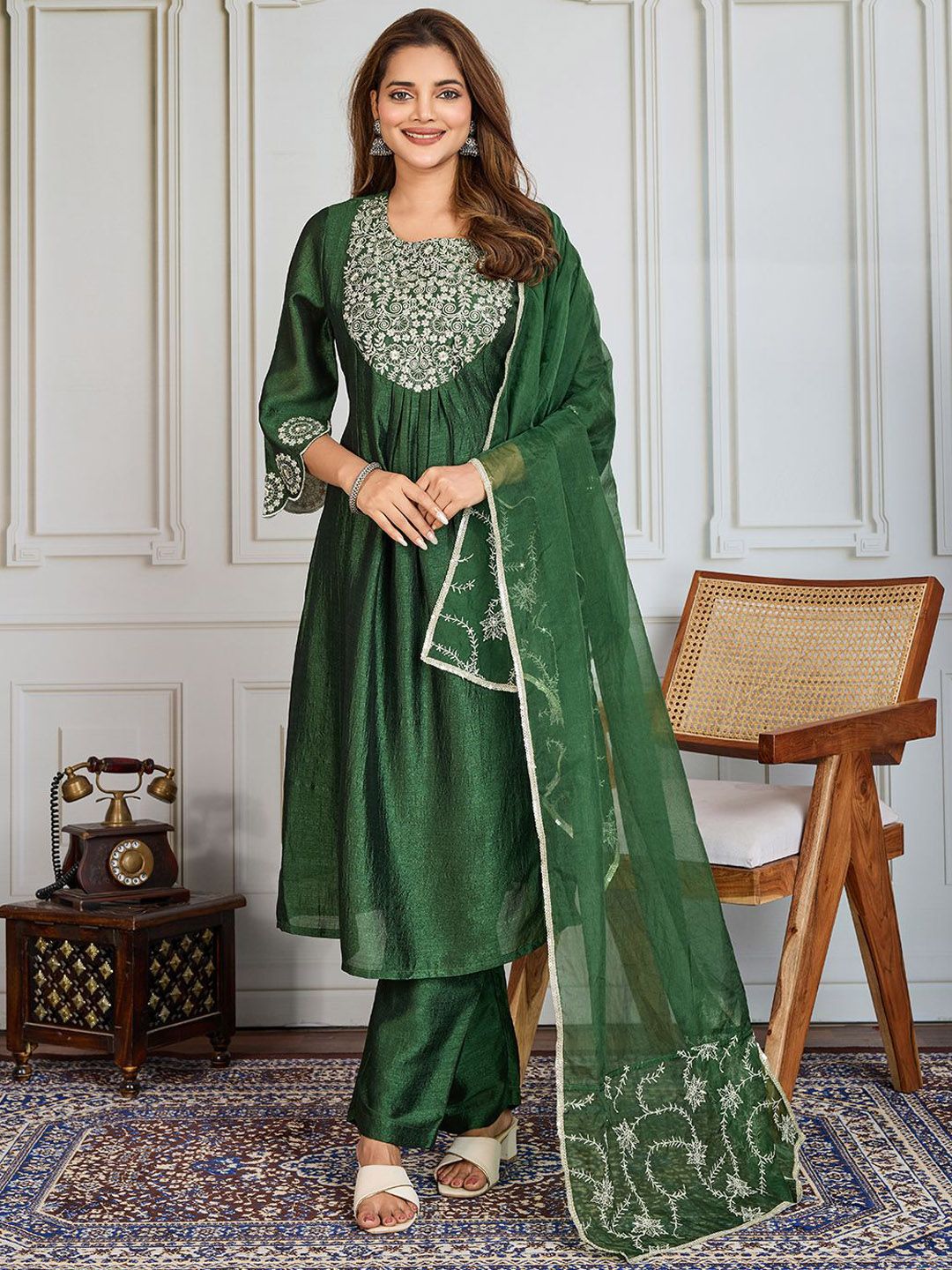 House of Pataudi Women Floral Embroidered Kurta with Trousers & Dupatta-picture-20