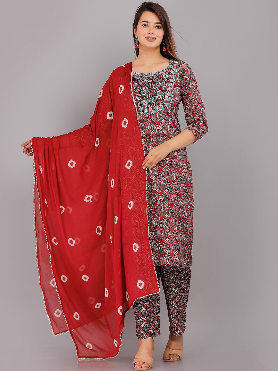 OH MI DIOS Floral Printed Round Neck Cotton Straight Kurta With Trousers & Dupatta