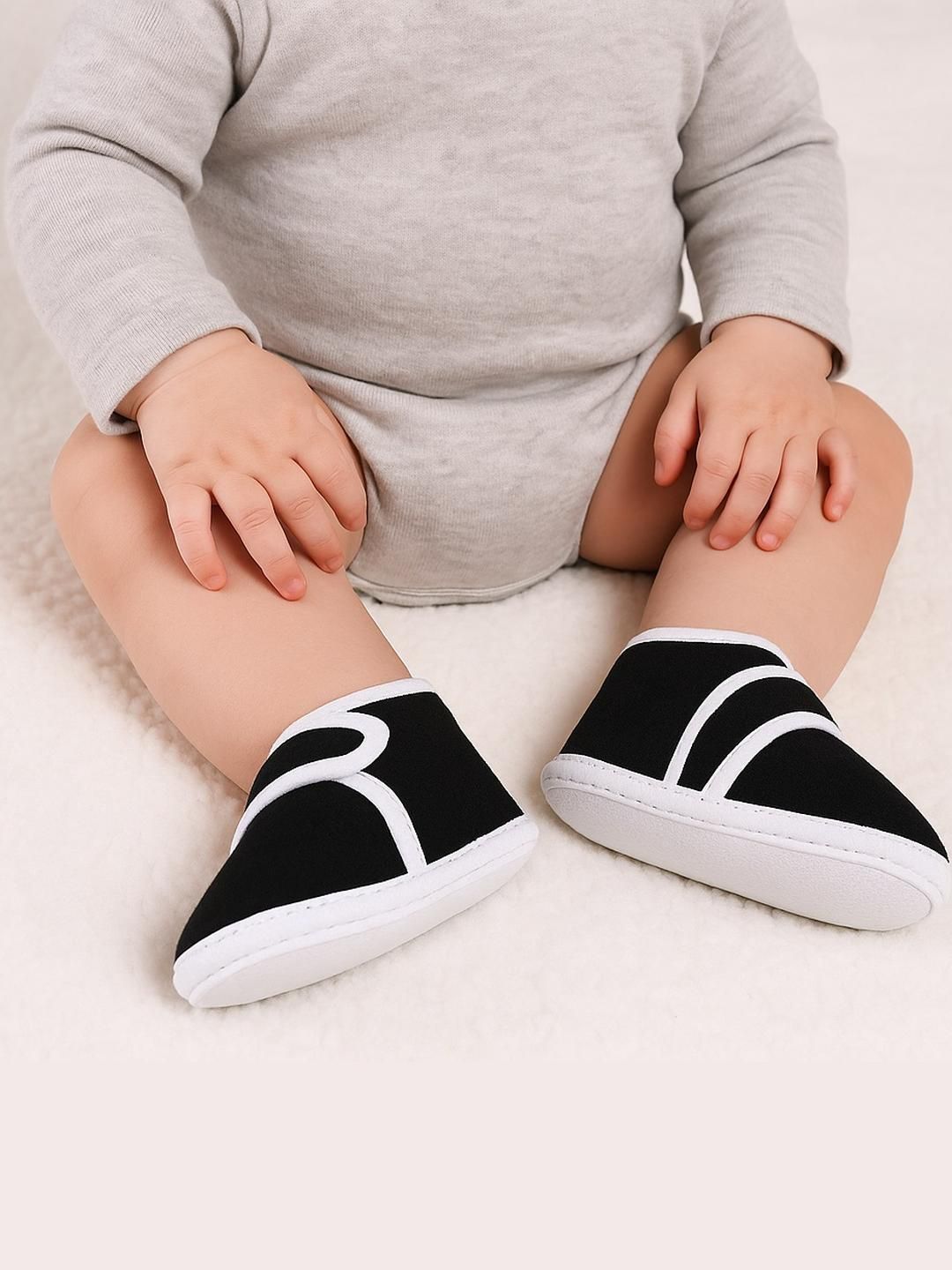 ONFEET Kids-Unisex Black Booties-picture-33