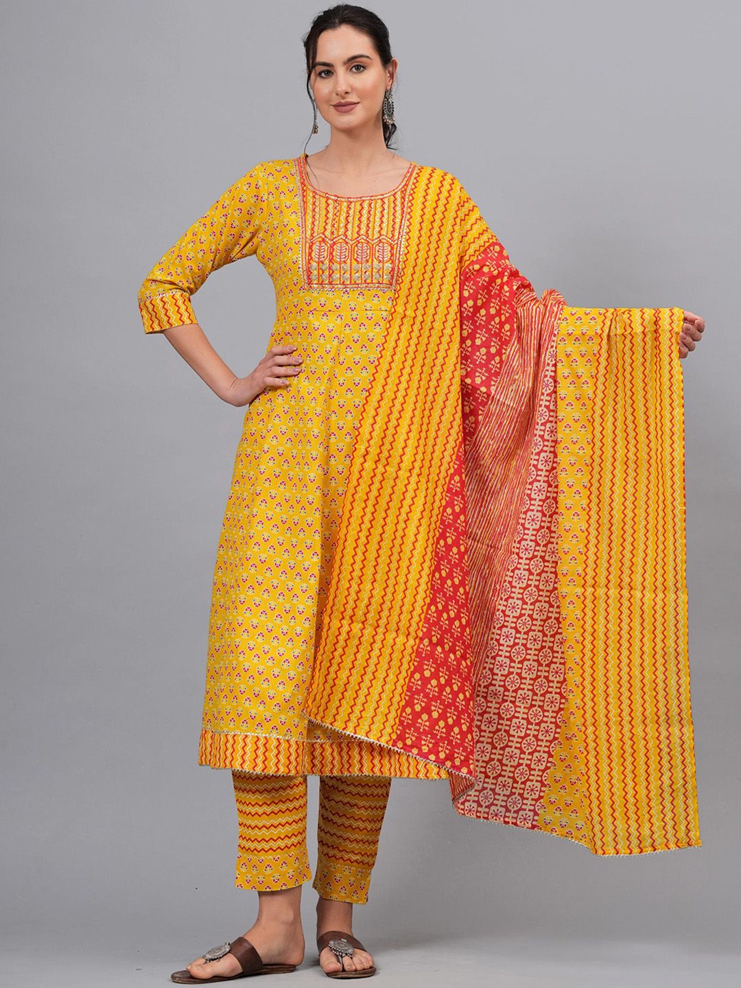 OH MI DIOS Women Floral Yoke Design Regular Pure Cotton Kurta with Trousers & With Dupatta